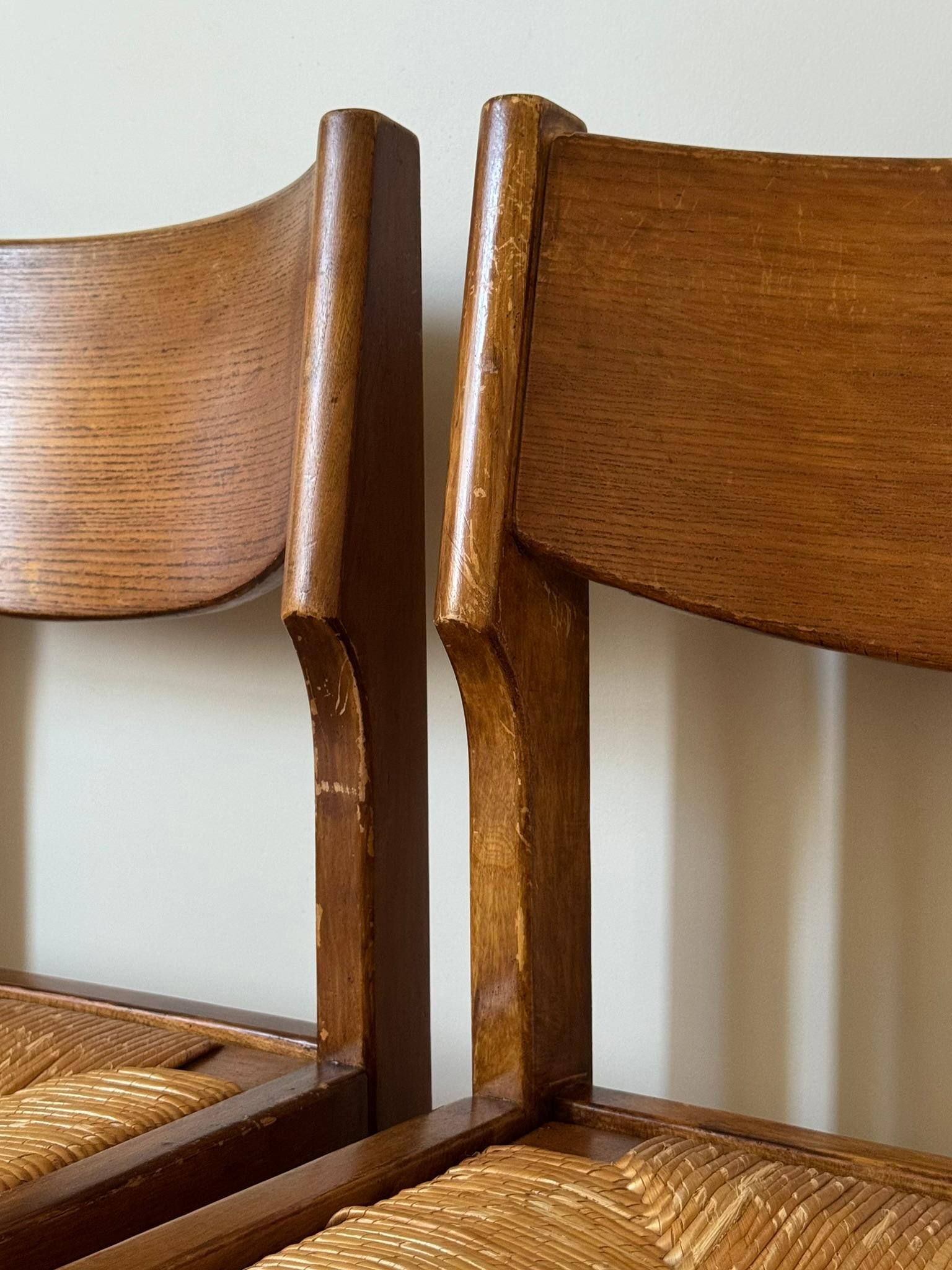 Maison Regain Elm Dining Chairs, France c. 1960s (Französisch) im Angebot