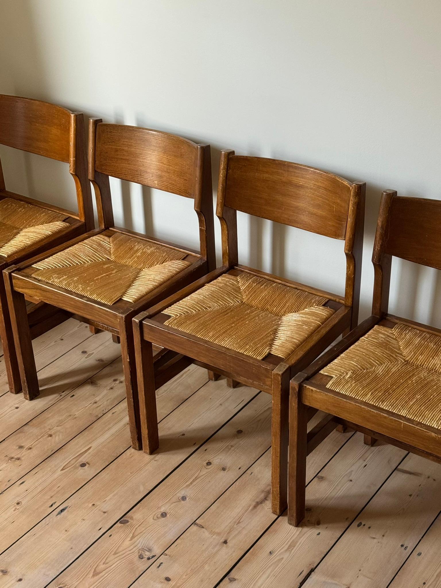 Maison Regain Elm Dining Chairs, France c. 1960s im Zustand „Gut“ im Angebot in Bristol, GB