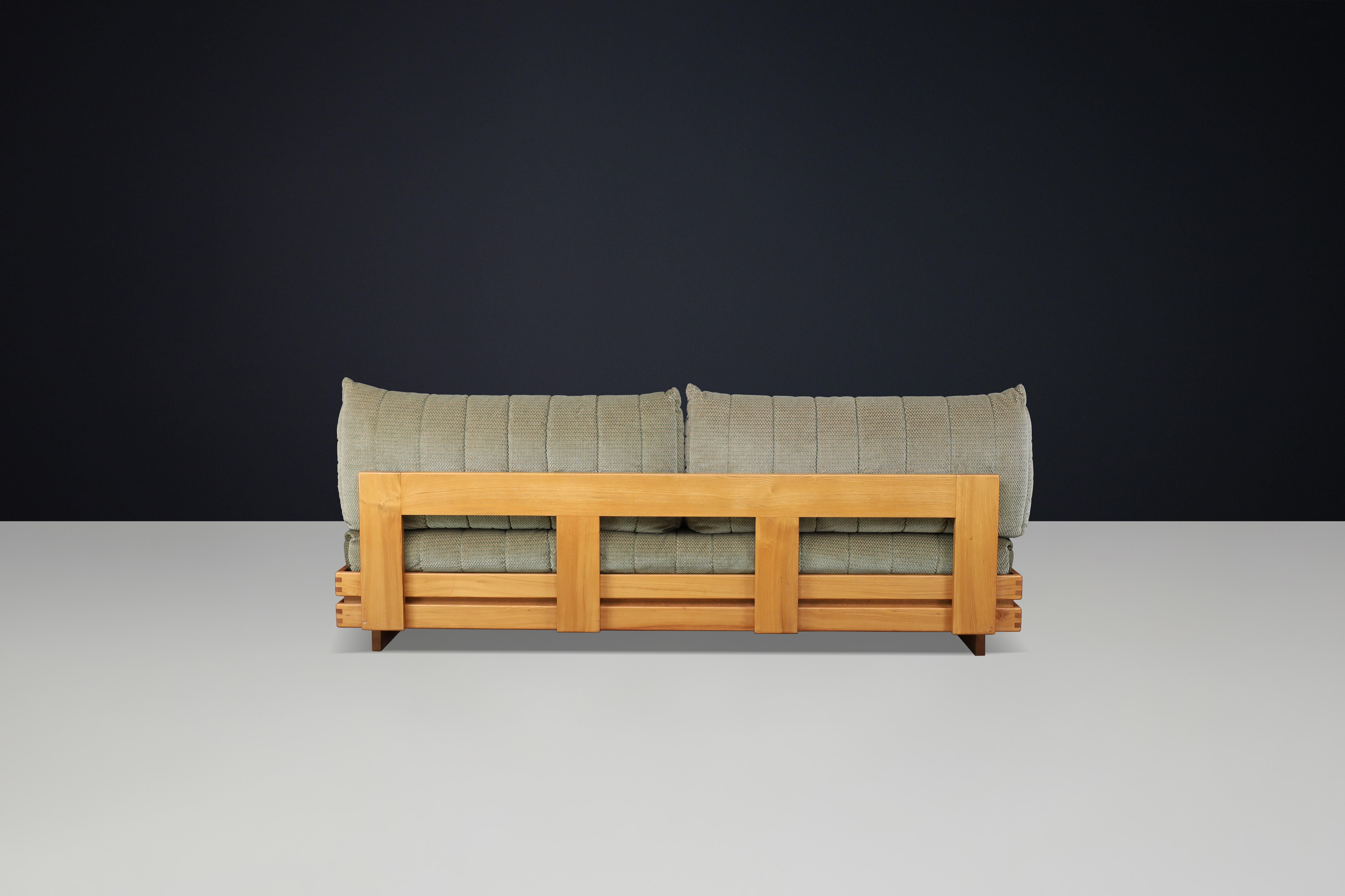 Maison Regain Elm living room set upholstered in original olive green fabric For Sale 5
