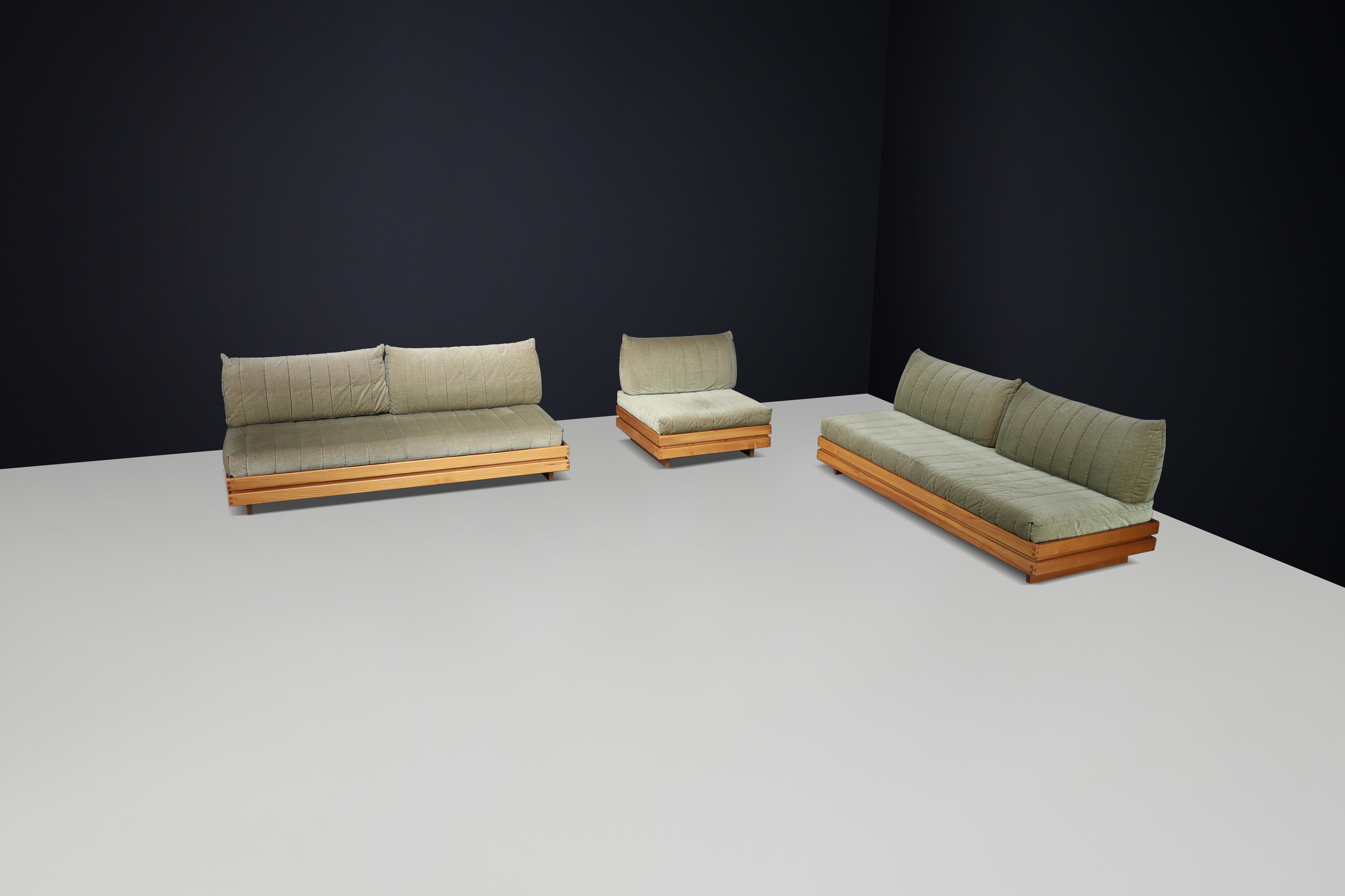 Maison Regain Elm living room set upholstered in original olive green fabric For Sale 11