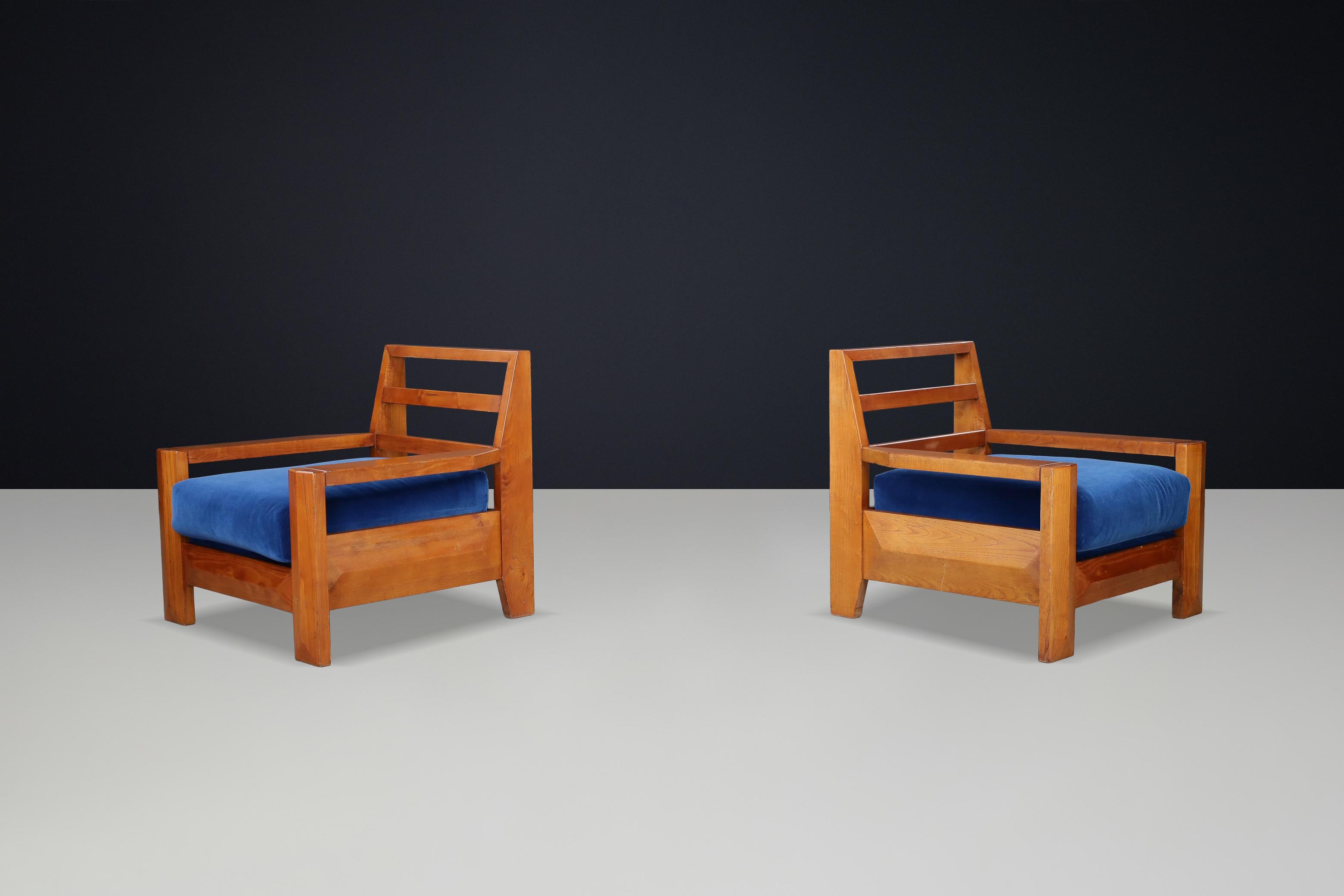 Maison Regain Loungesessel aus Ulme mit blauem Samtsitz, Frankreich, 1970er Jahre (Brutalismus) im Angebot