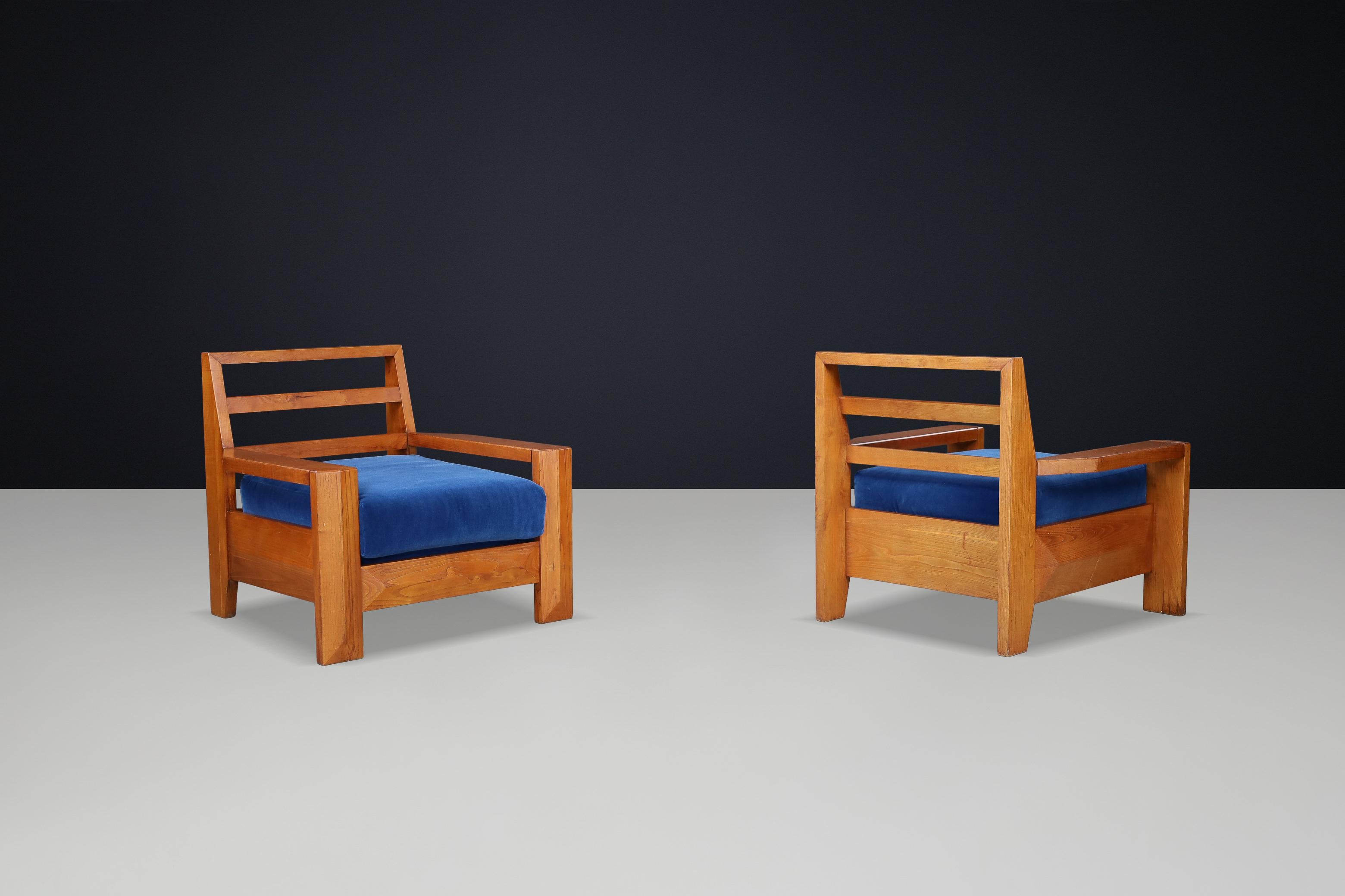 Maison Regain Loungesessel aus Ulme mit blauem Samtsitz, Frankreich, 1970er Jahre im Angebot 2