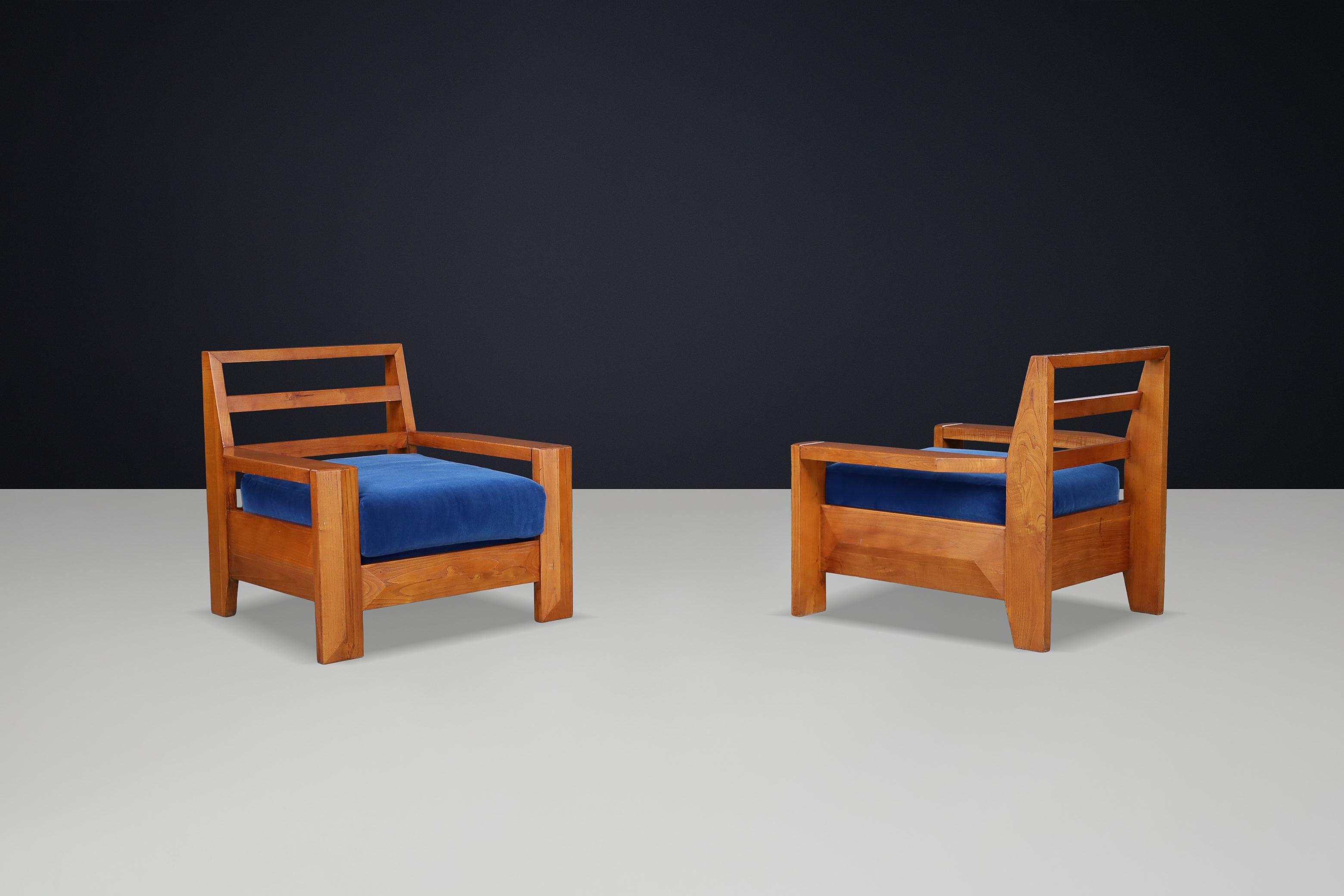 Maison Regain Loungesessel aus Ulme mit blauem Samtsitz, Frankreich, 1970er Jahre im Angebot 3