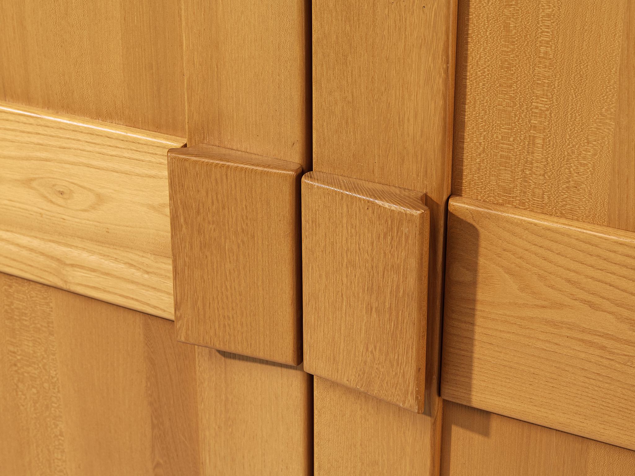 Maison Regain Grand Highboard o Armadio in olmo massiccio in vendita 4