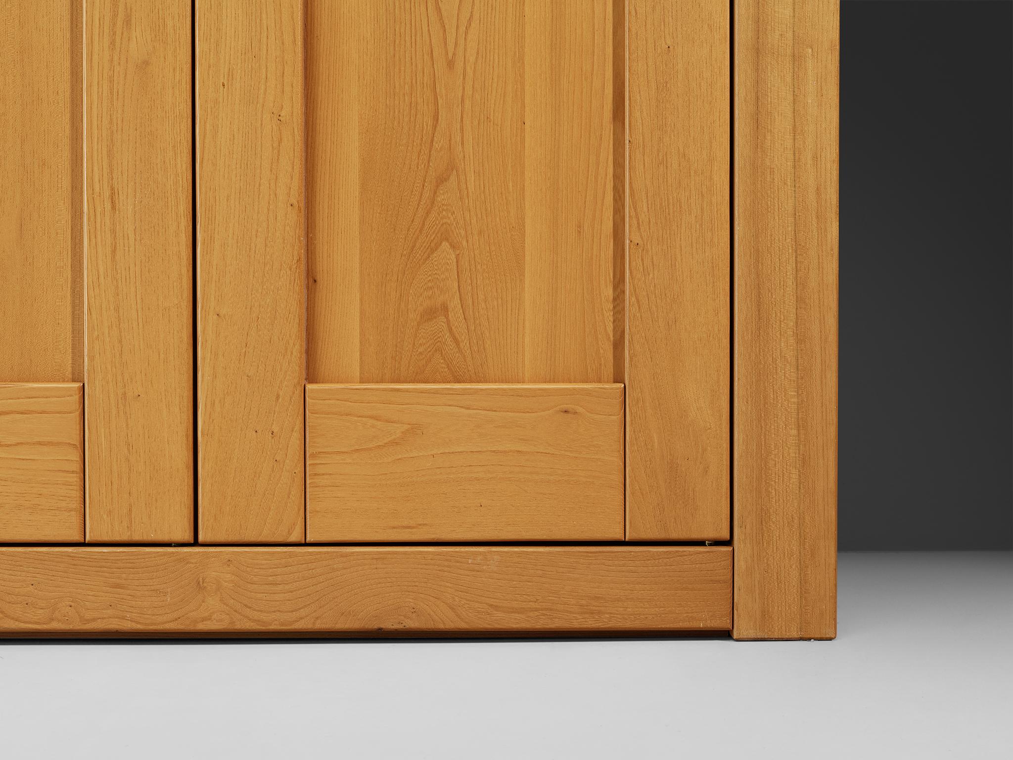 Maison Regain Grand Highboard o Armadio in olmo massiccio In condizioni buone in vendita a Waalwijk, NL
