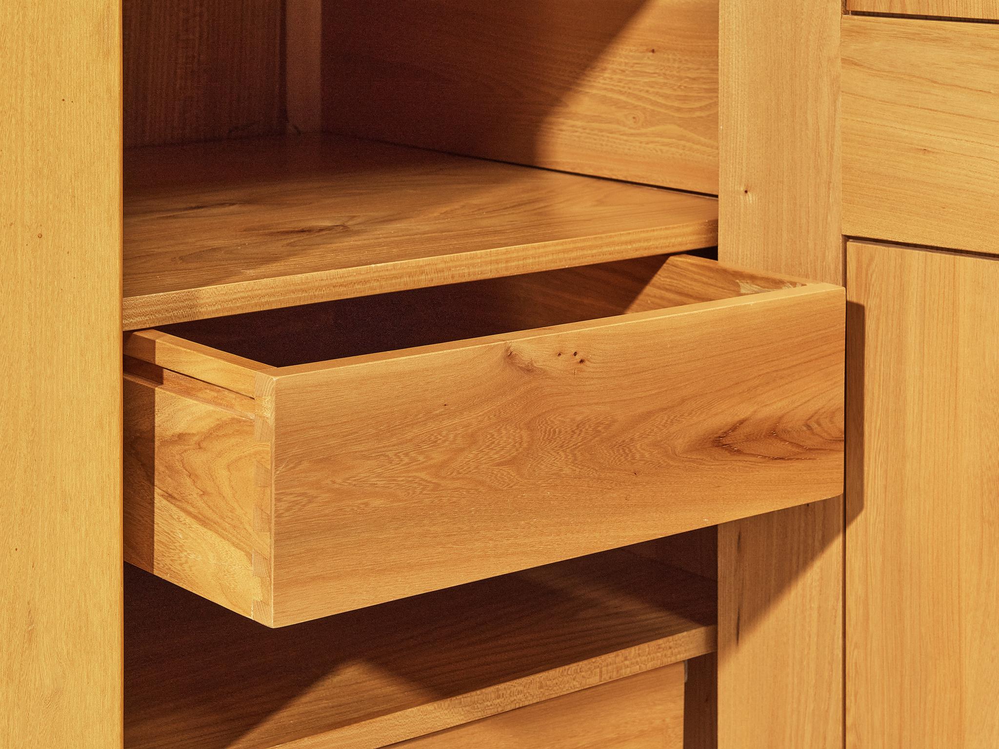 Maison Regain Grand Highboard o Armadio in olmo massiccio in vendita 1