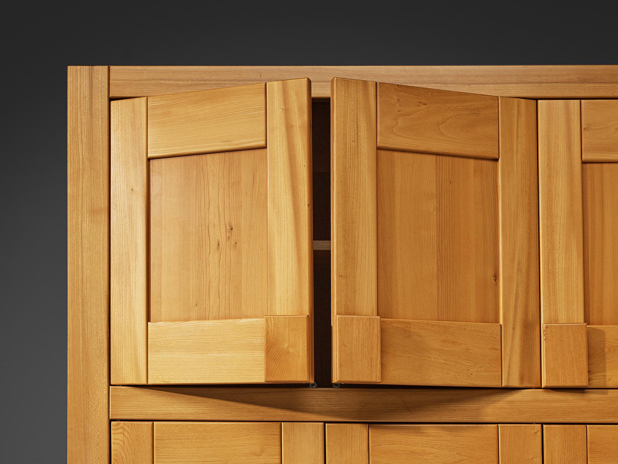 Maison Regain Grand Highboard o Armadio in olmo massiccio in vendita 2