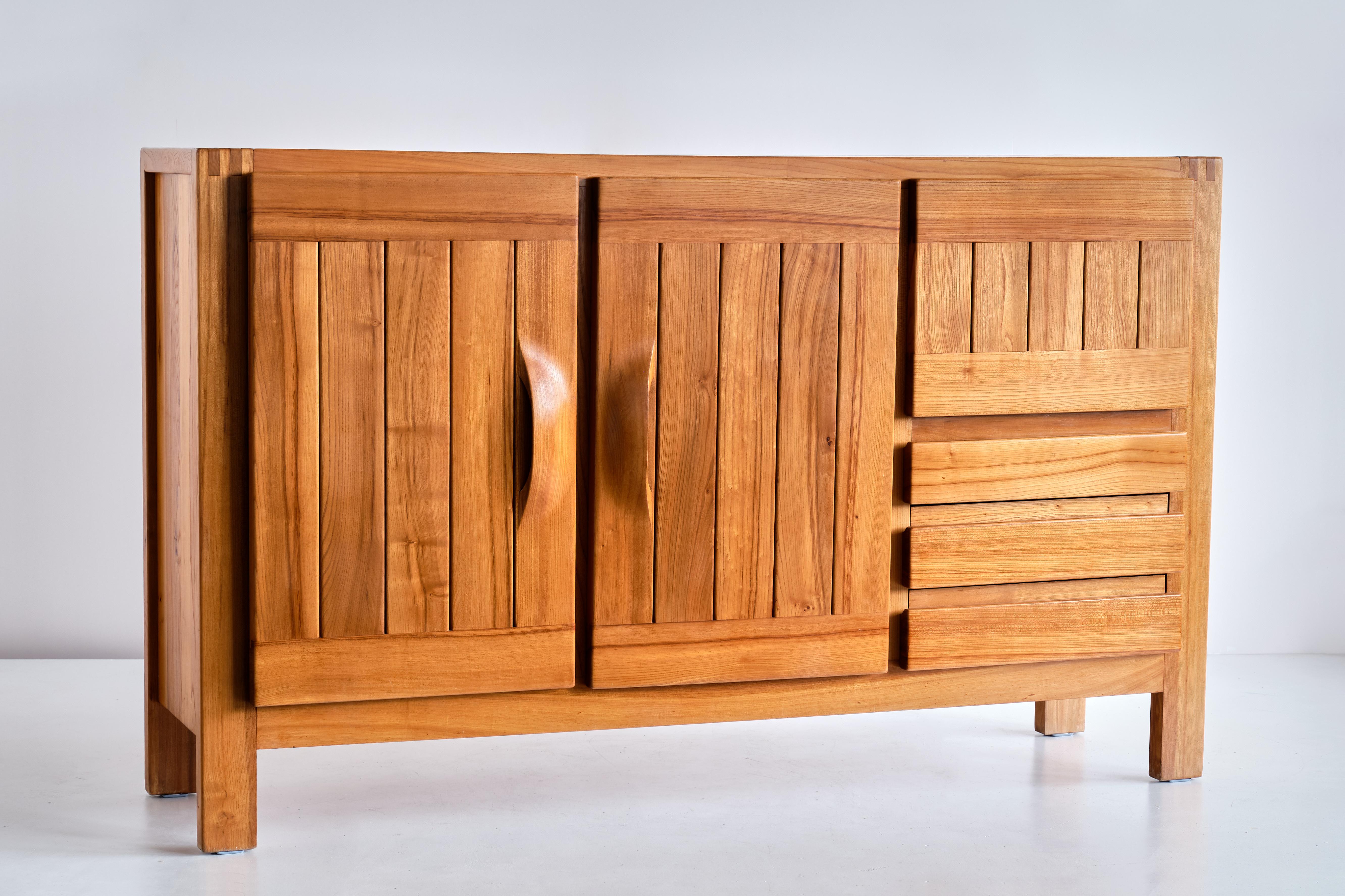 Maison Regain High Sideboard in Solid Elm, France, 1970s In Good Condition For Sale In The Hague, NL