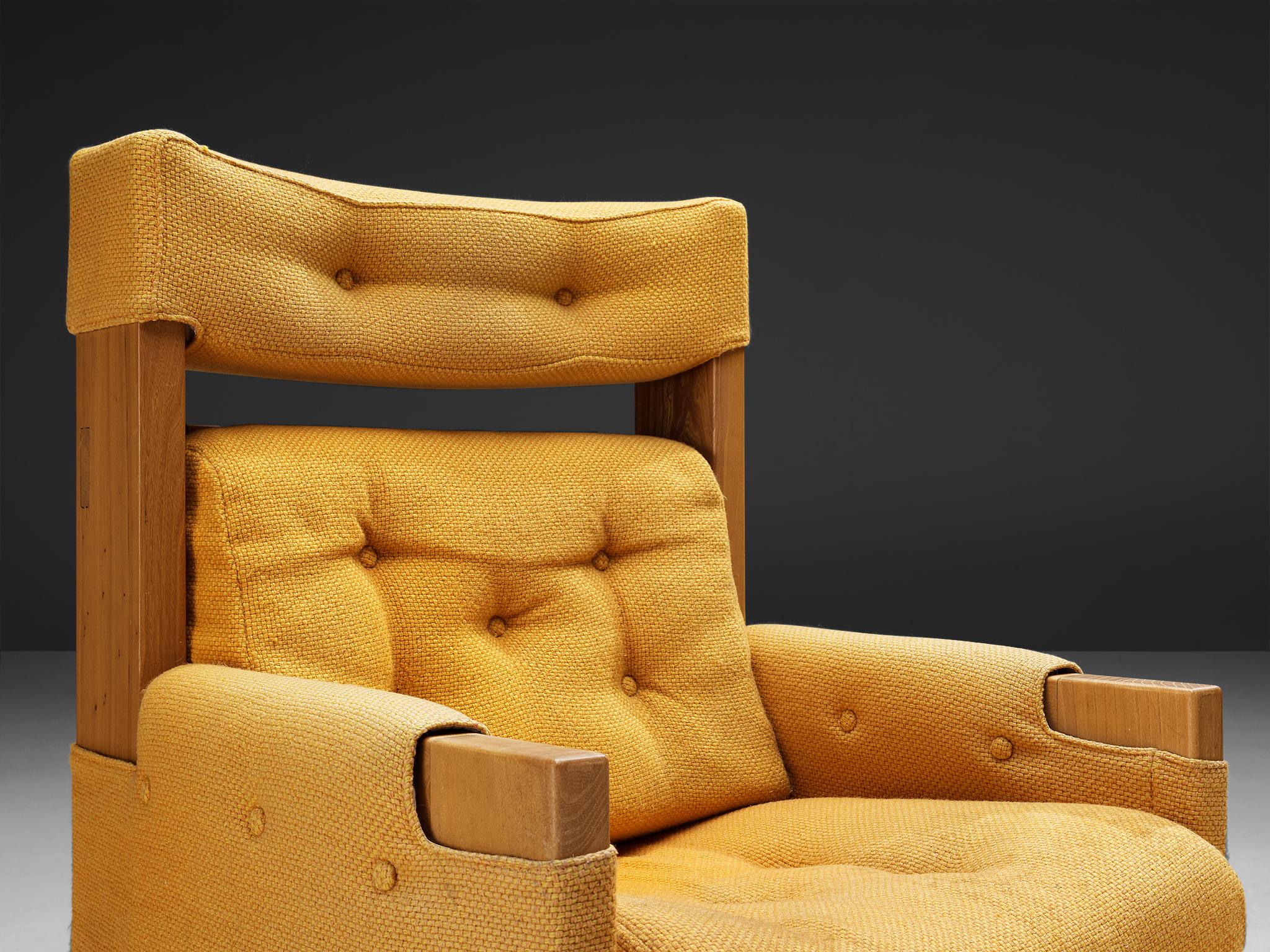 Maison Regain Loungesessel aus Ulme und ockergelber Polsterung (Französisch) im Angebot