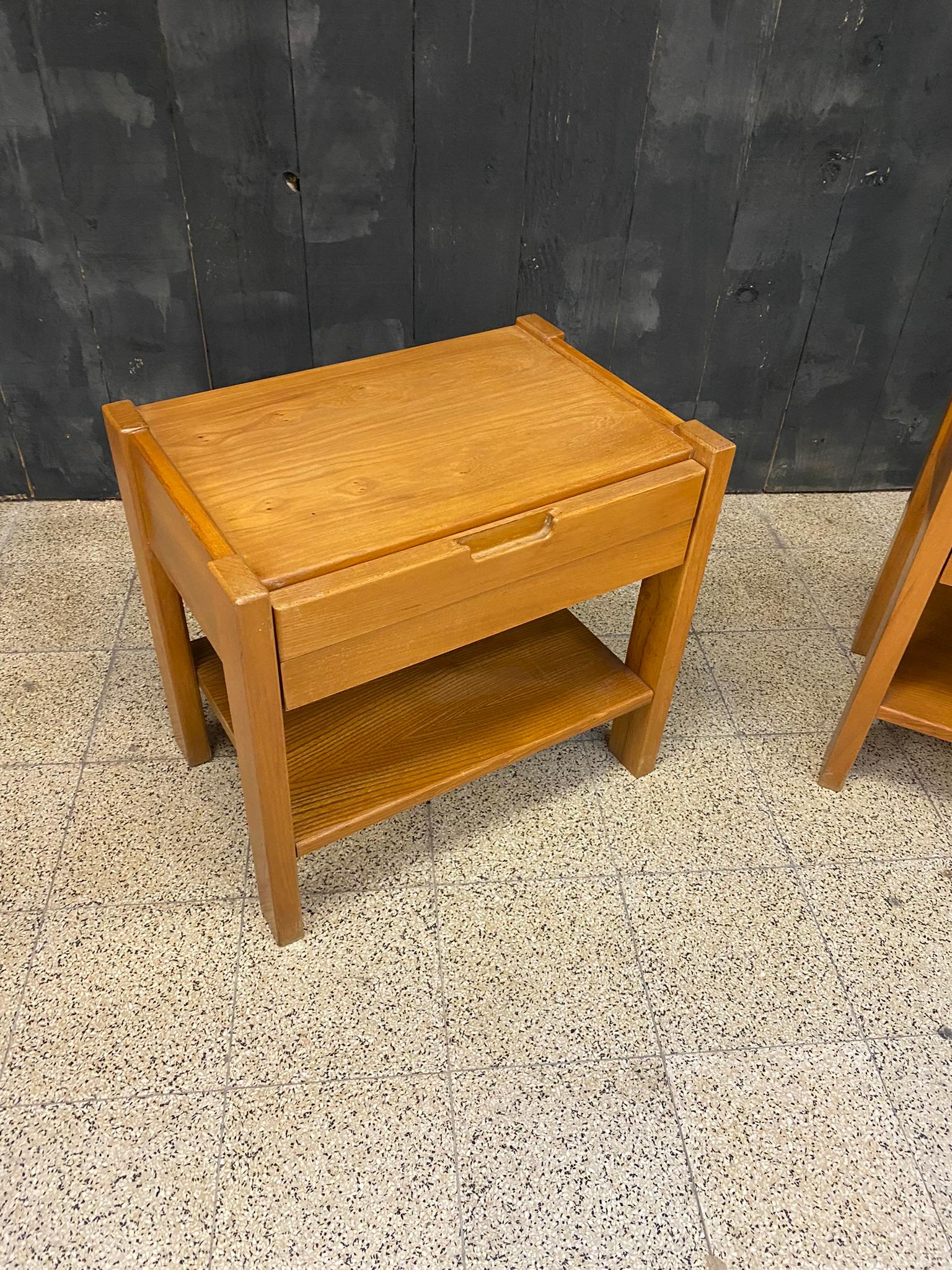 Maison regain two  bedside tables in solid elm opening with a front drawer. Around 1960.
Pierre Chapo style
Very good condition.
price is for one , two are available