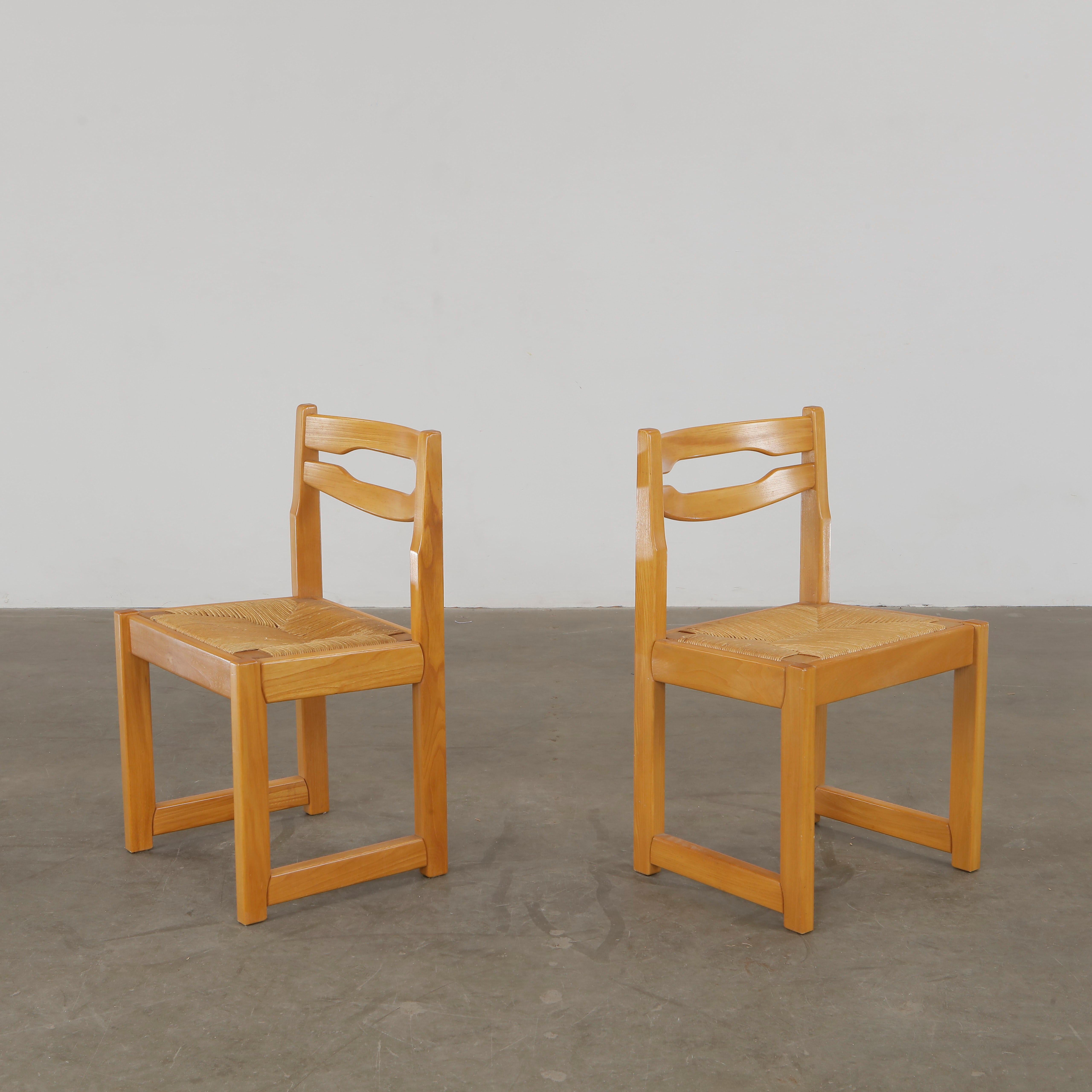 Maison Regain, Pair of Wood and Straws Chairs, 1960s Francés en venta