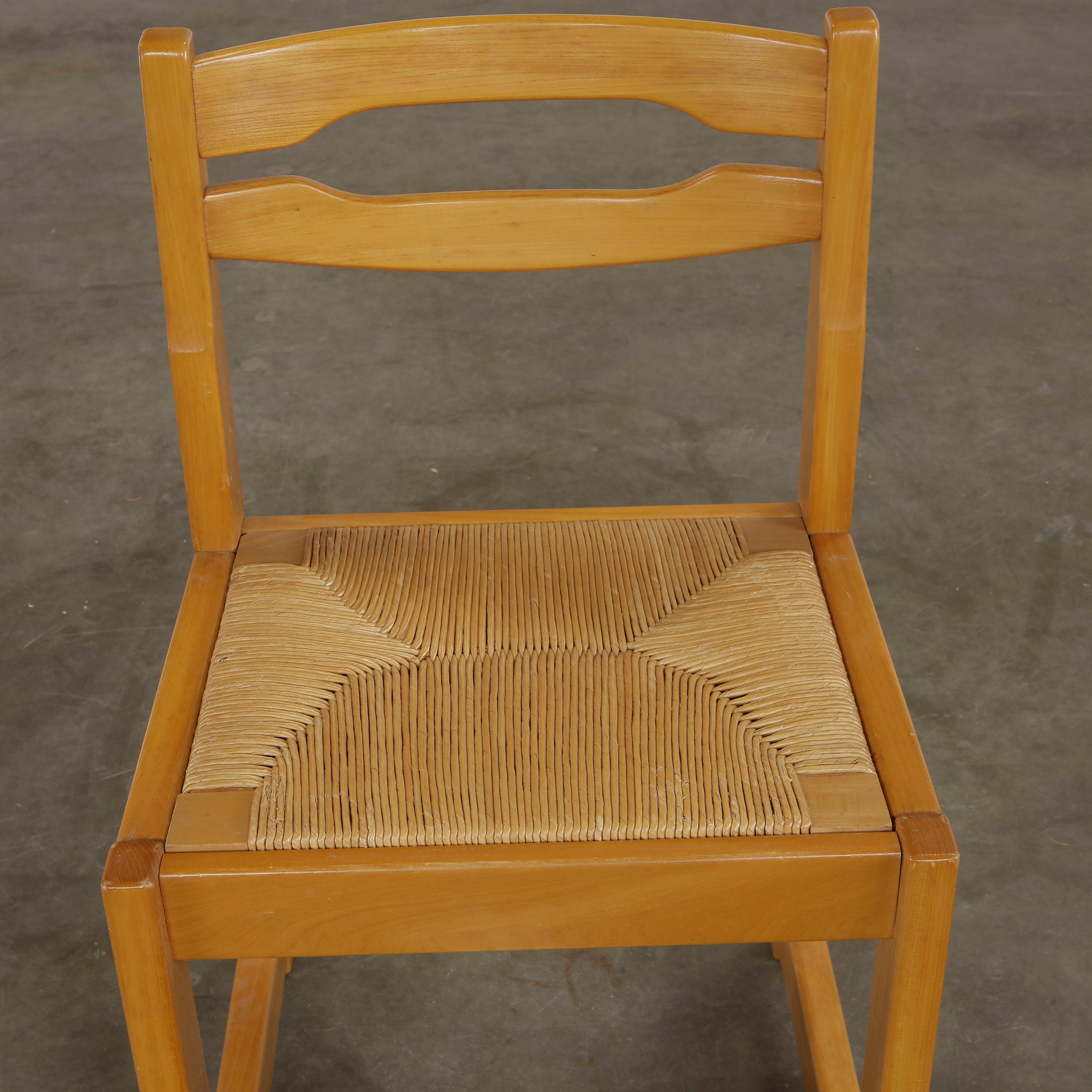 Maison Regain, Pair of Wood and Straws Chairs, 1960s Paja en venta