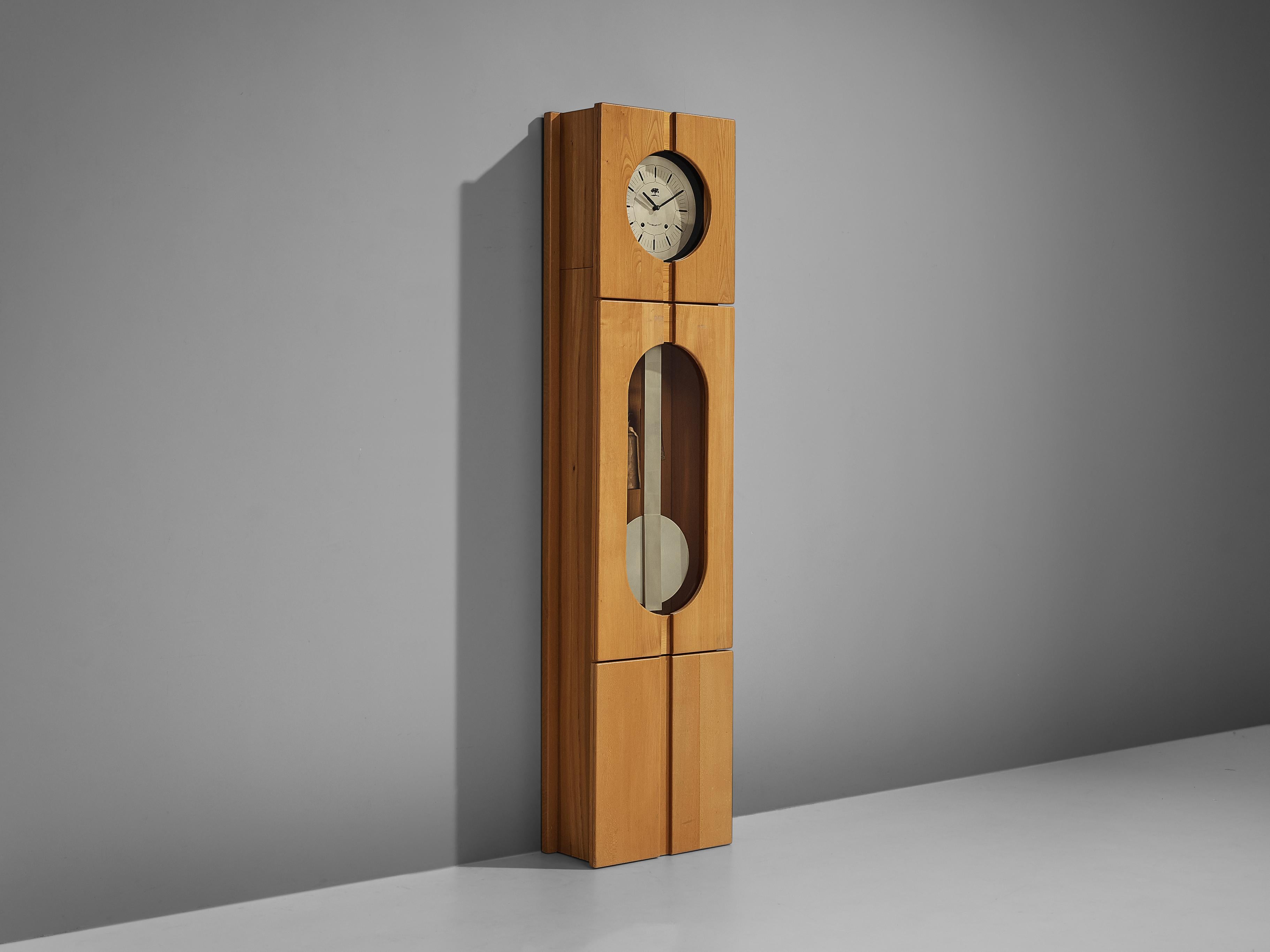 Maison Regain, grandfather clock, elm, metal, France, 1970s

Sculptural grandfather clock by French manufacturer Maison Regain. In a cabinet of solid elm in a wonderful warm color sits the round dial on top and a long oval gap showcases the large