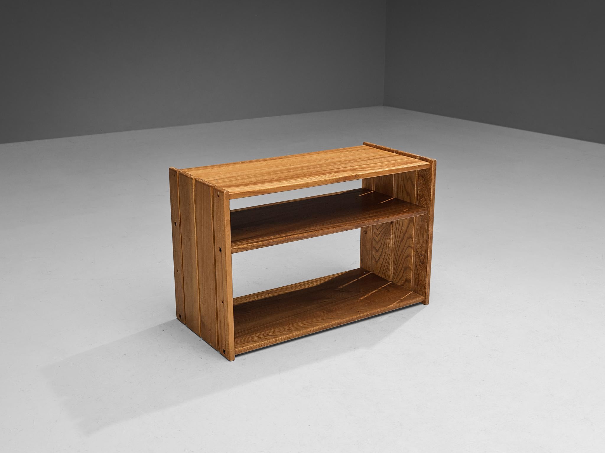 Maison Regain, etarage / shelf cabinet, elm, France, 1960s

This cabinet in elm combines a simplified yet complex design with nifty, solid construction details that characterize Maison Regain's designs. The open and clean construction allows the