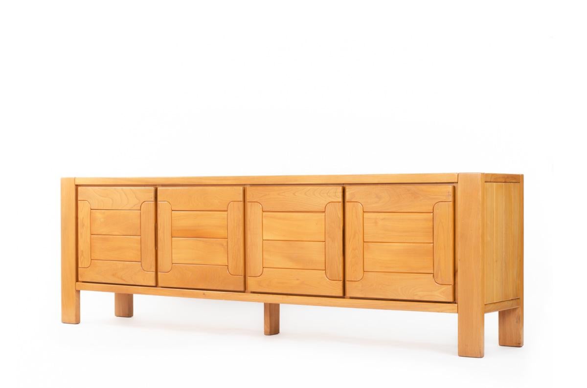 Sideboard edited by Maison Regain in the 1980s
Structure entirely in elm
4 Doors in front, one drawer inside
Some traces of time on the wood