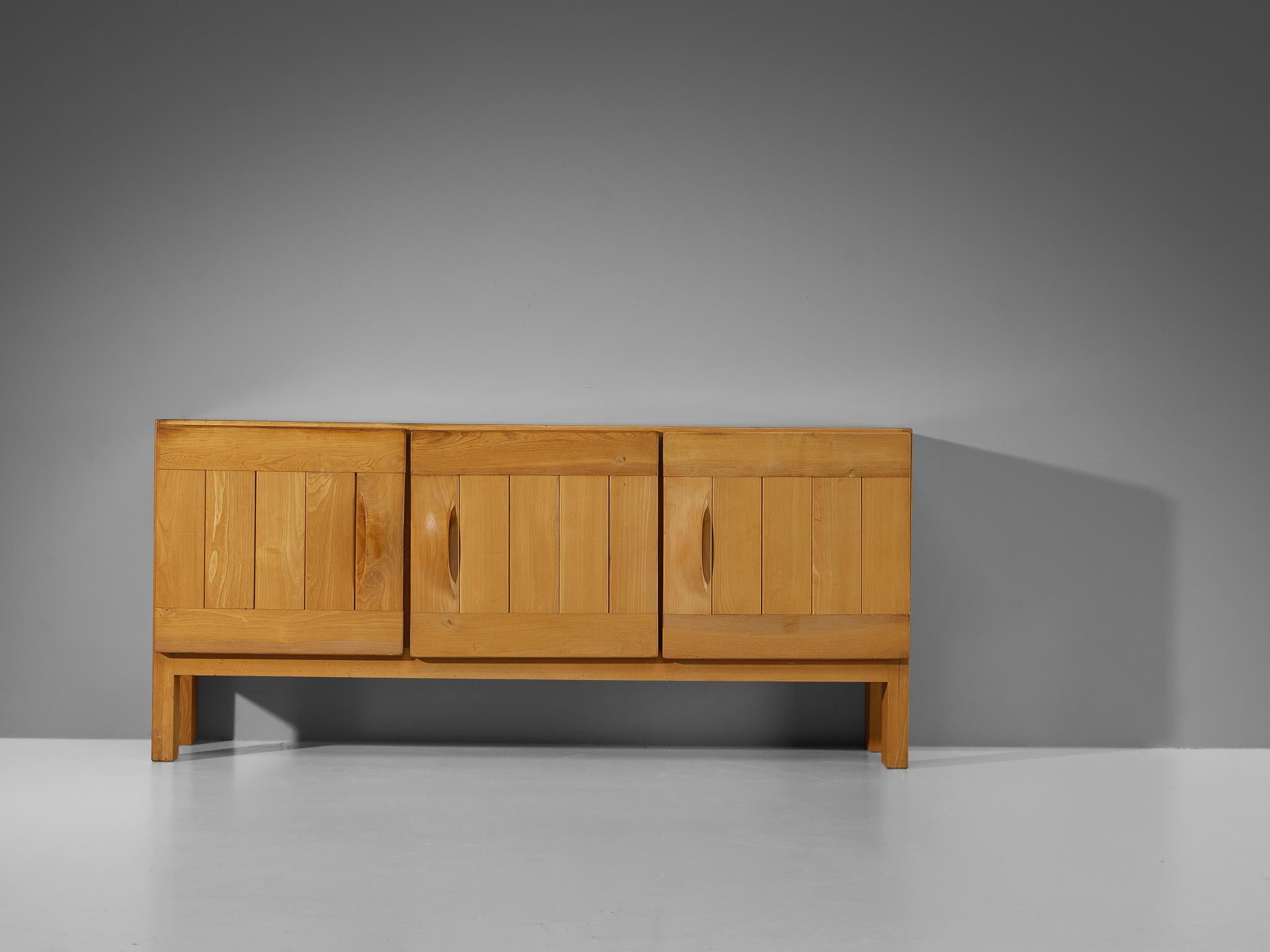Maison Regain Sideboard in Solid Elm  In Good Condition For Sale In Waalwijk, NL