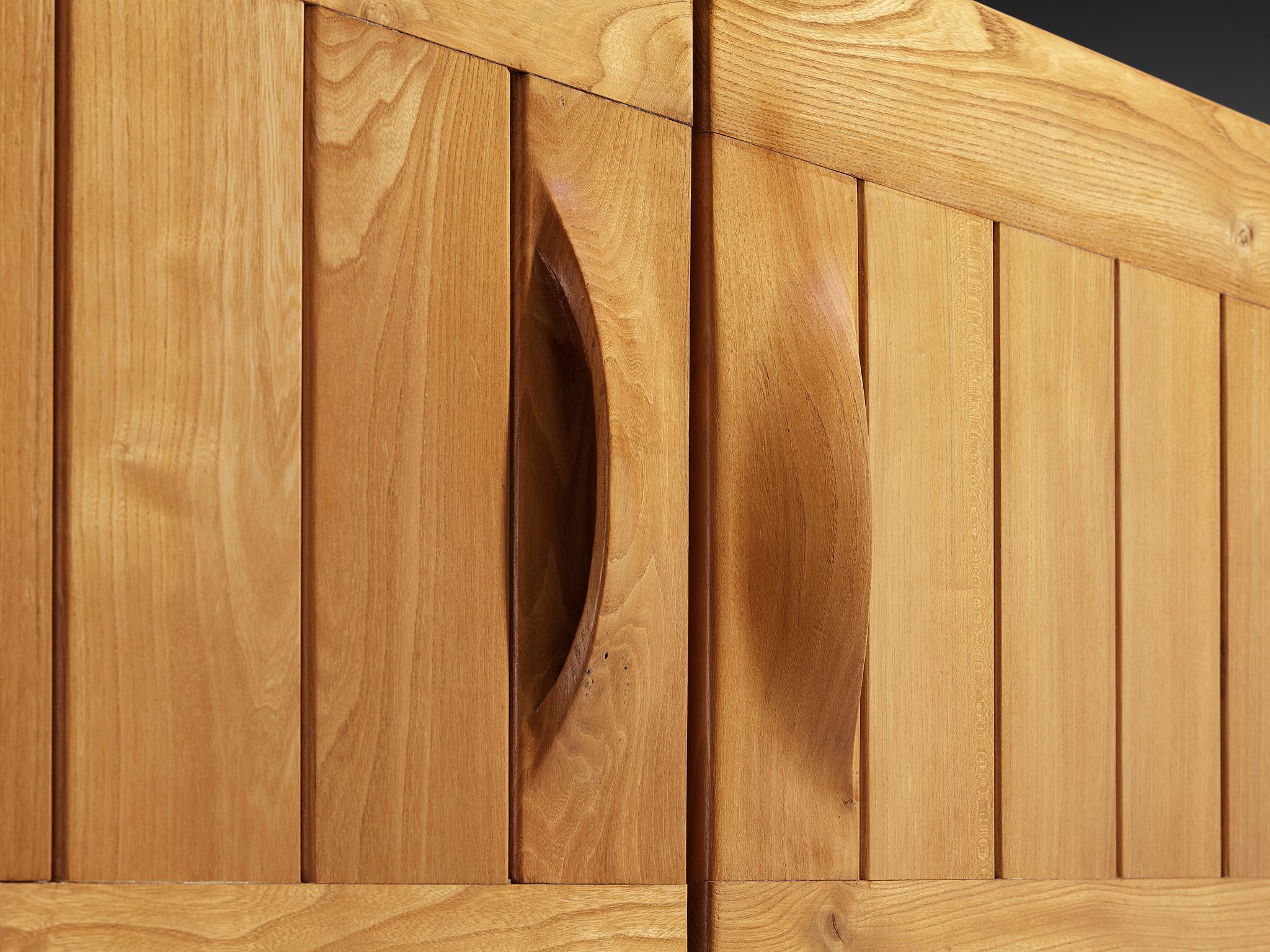 Francese Credenza Maison Regain in olmo massiccio in vendita