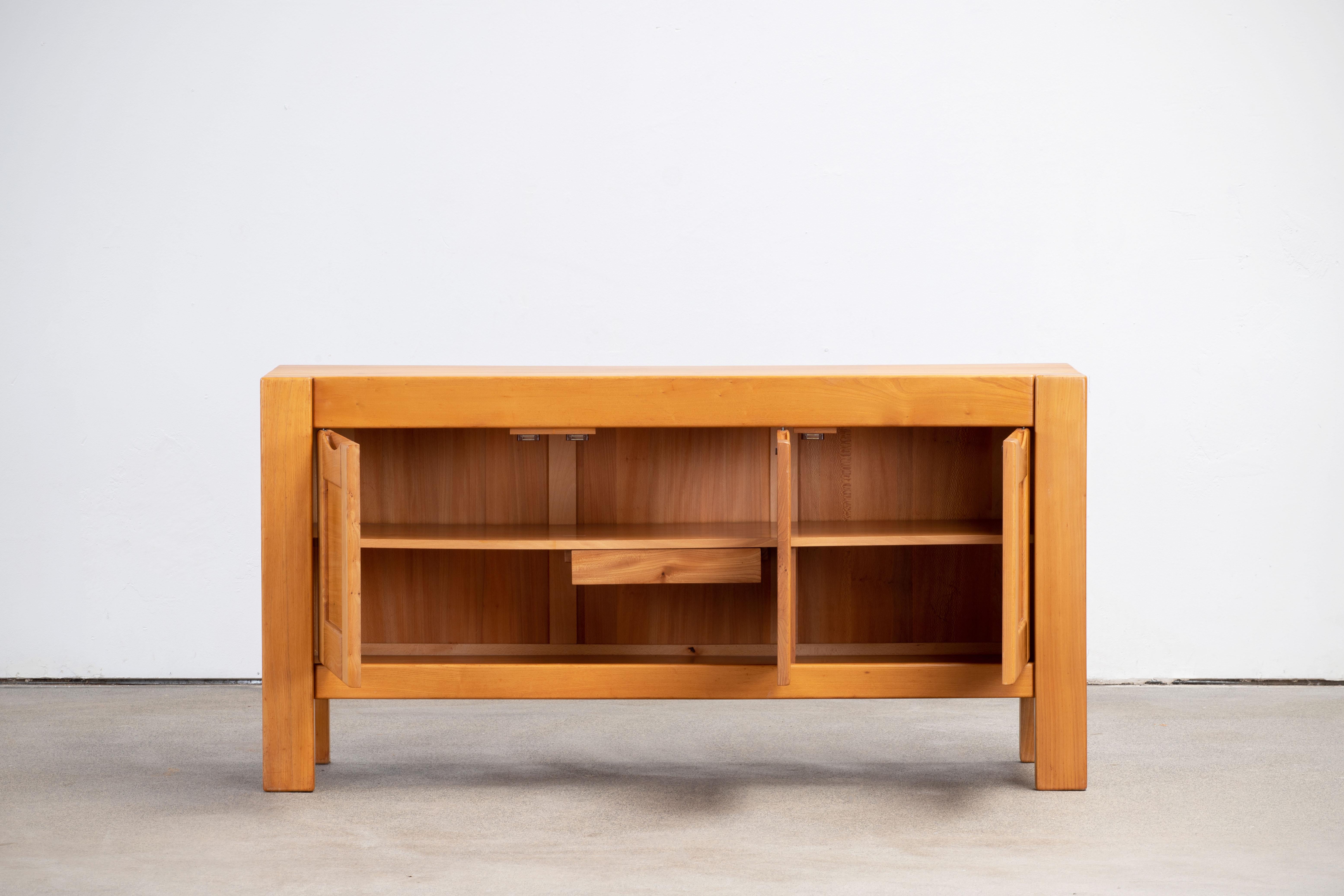 Mid-Century Modern Maison Regain Sideboard in Solid Elm, France, 1970s For Sale