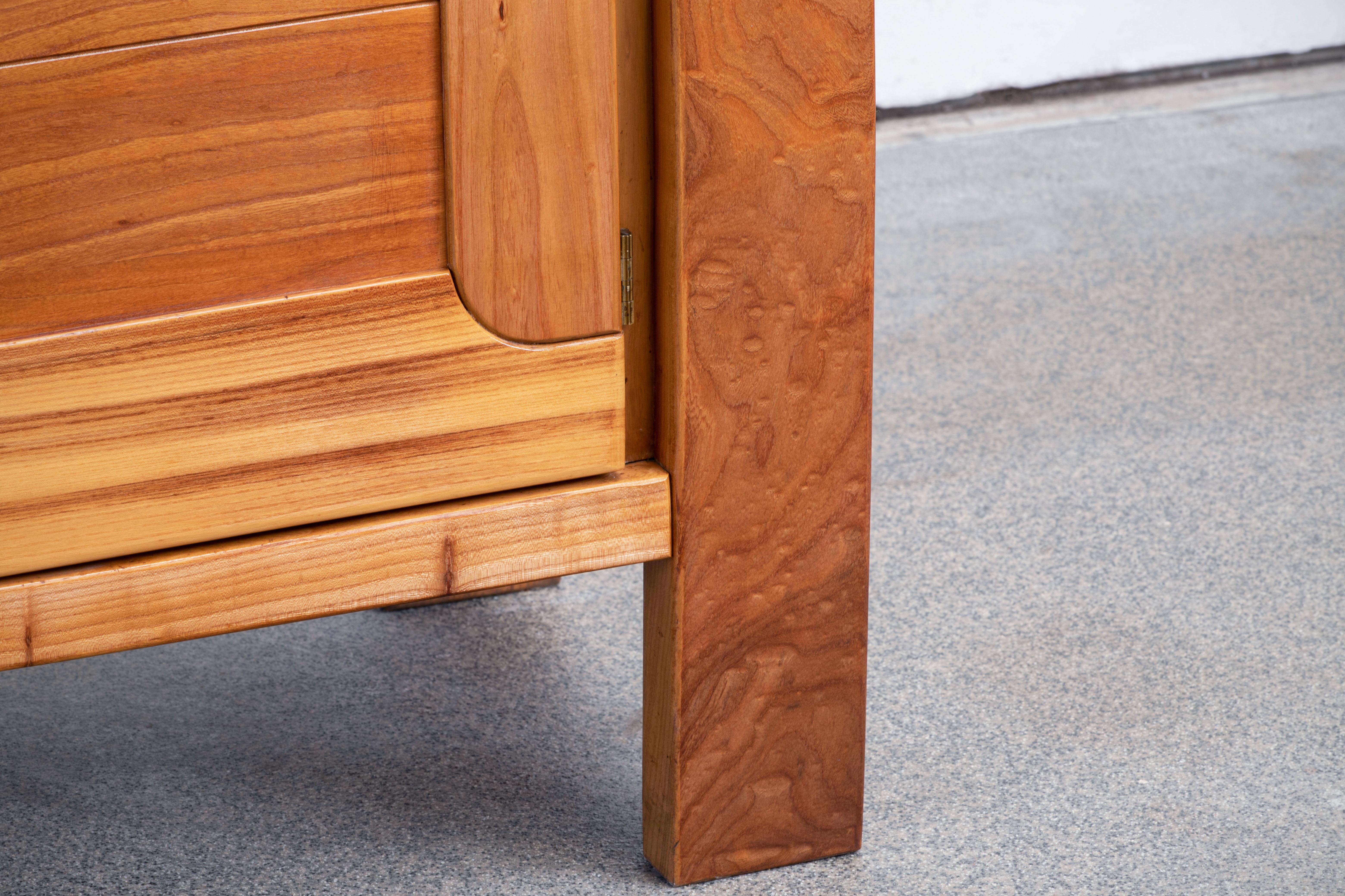 Maison Regain Sideboard in Solid Elm, France, 1970s In Good Condition In Kaštel Sućurac, Splitsko-dalmatinska županija