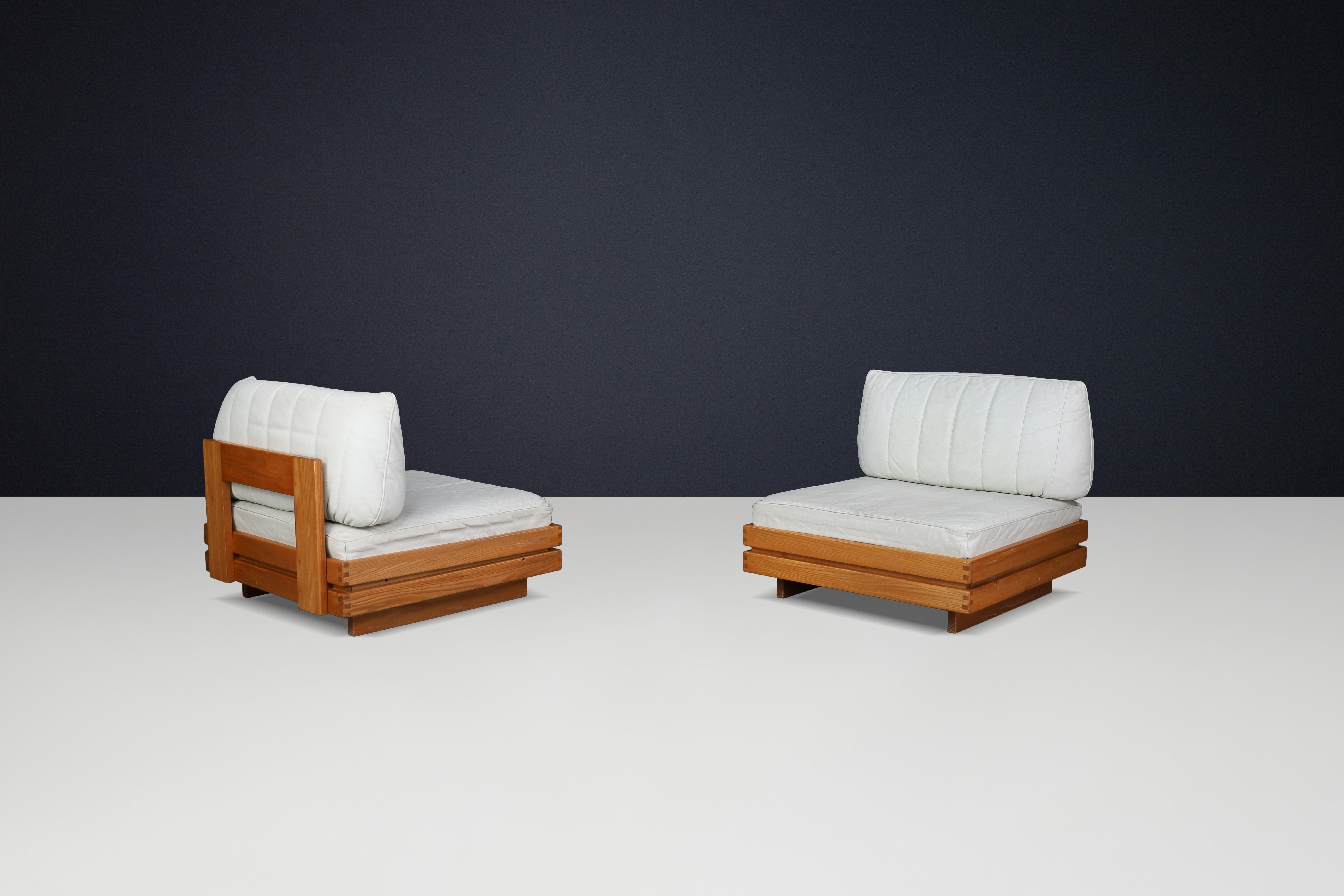 Maison Regain Sleek Lounge Chairs in Elm and Leather, France, 1970s For Sale 1