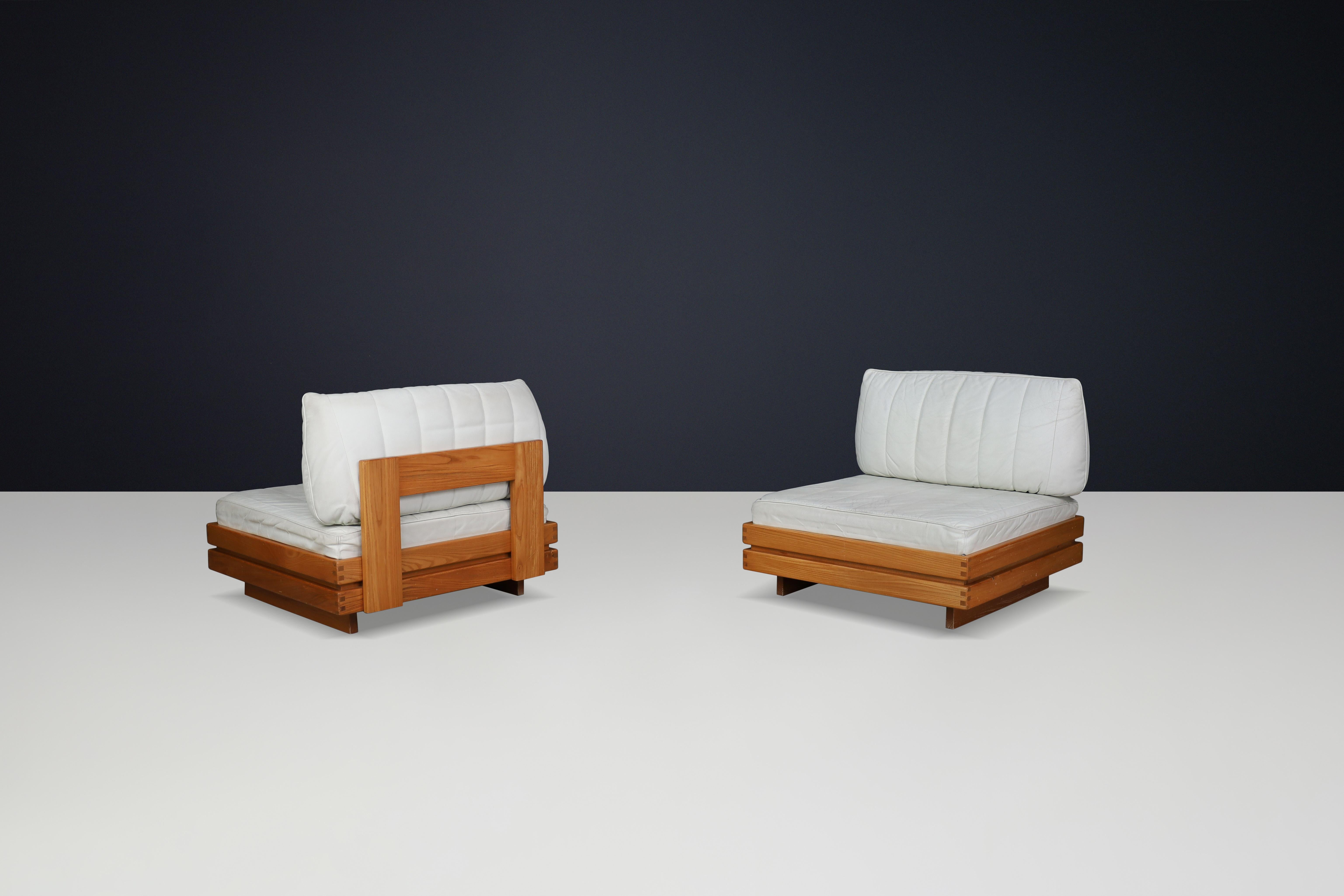 Maison Regain Sleek Lounge Chairs in Elm and Leather, France, 1970s For Sale 2