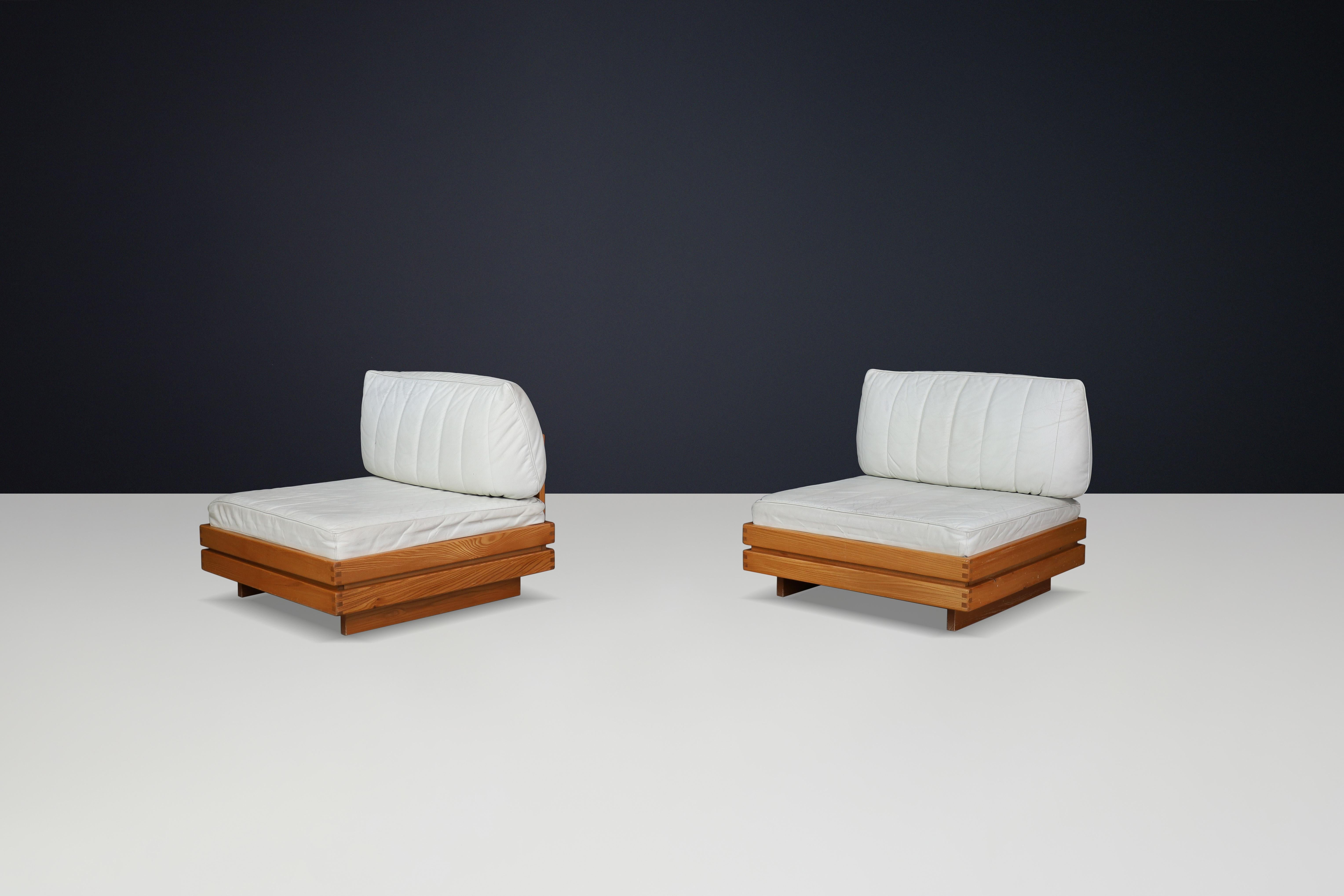 Maison Regain Sleek Lounge Chairs in Elm and Leather, France, 1970s For Sale 3