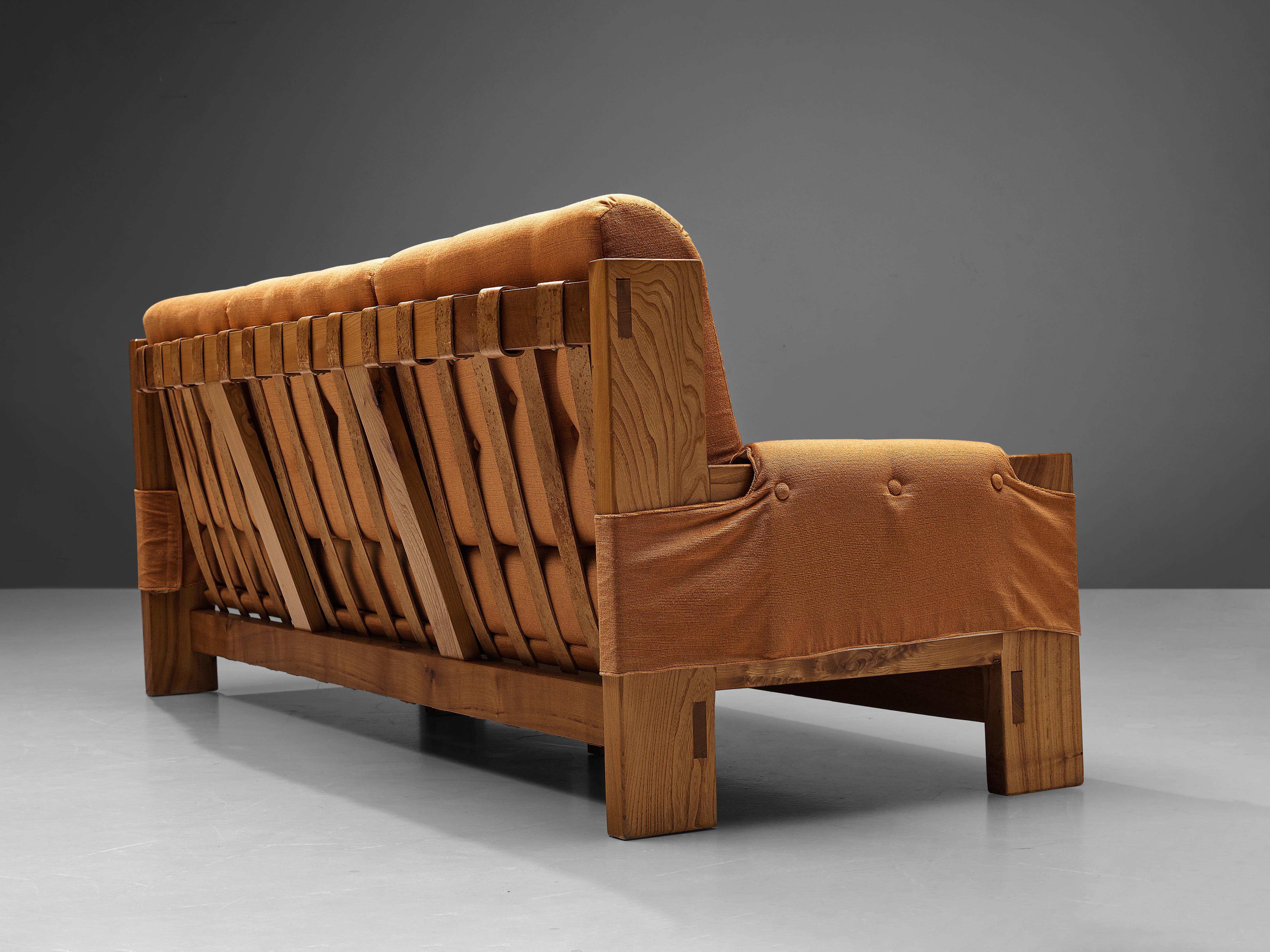Mid-Century Modern Canapé Maison Regain en orme et tissu orange en vente