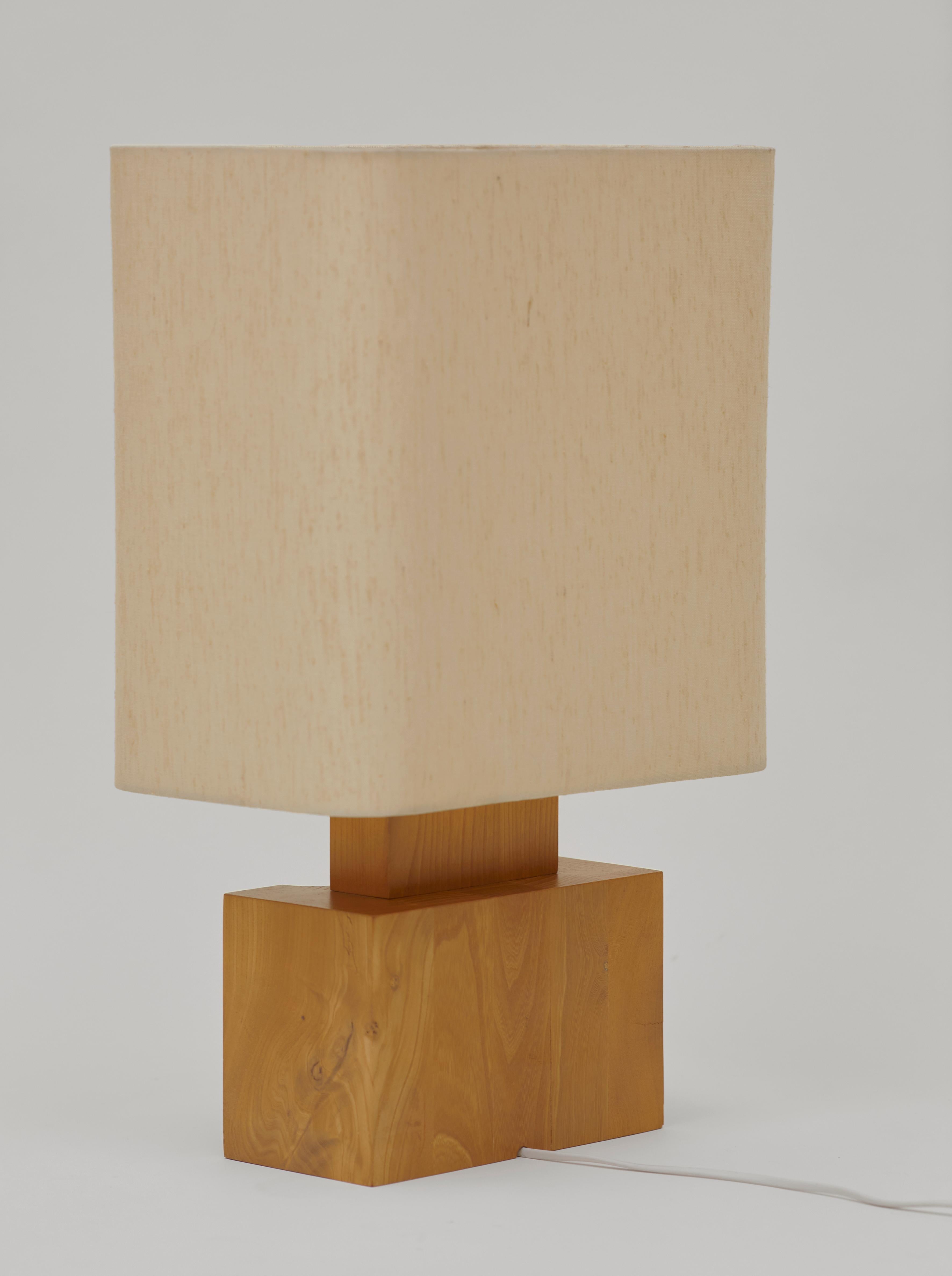 Maison Regain solid elm constructivist table lamp with original logo lampshade In Good Condition In MONTREUIL, FR