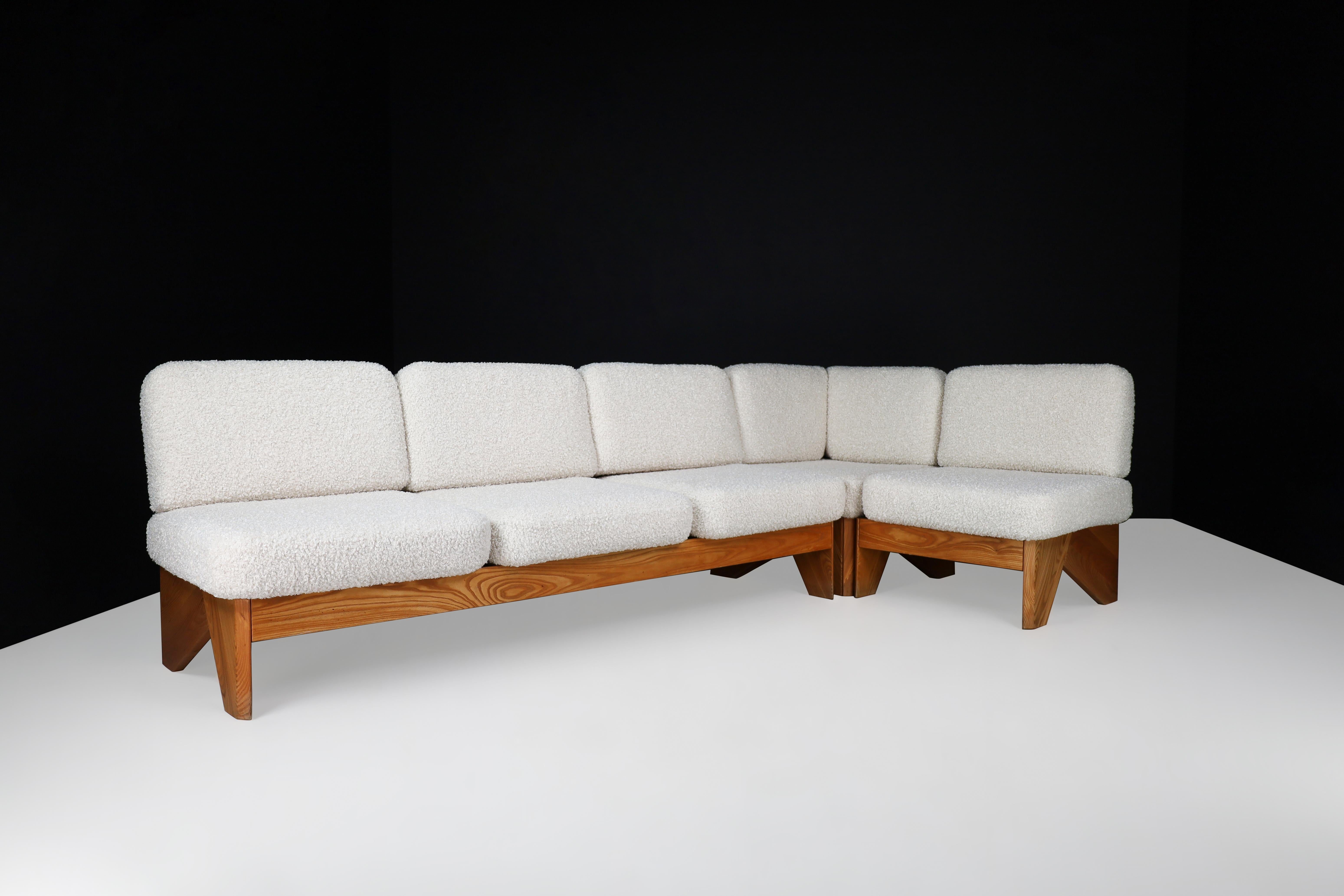 Maison Regain Style Sofa/living room set in Elm and bouclé Fabric, France, 1970s

This is a beautiful Mid-Century Modern Solid Elm Wood Sofa/living room set that was manufactured and designed in France in the 1970s in the style of Maison Regain.