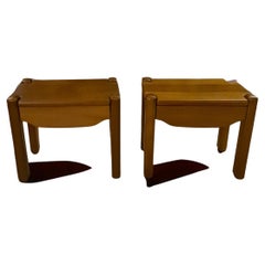 Deux tables de chevet en orme massif de la Maison Regain, style Pierre Chapo, vers 1970