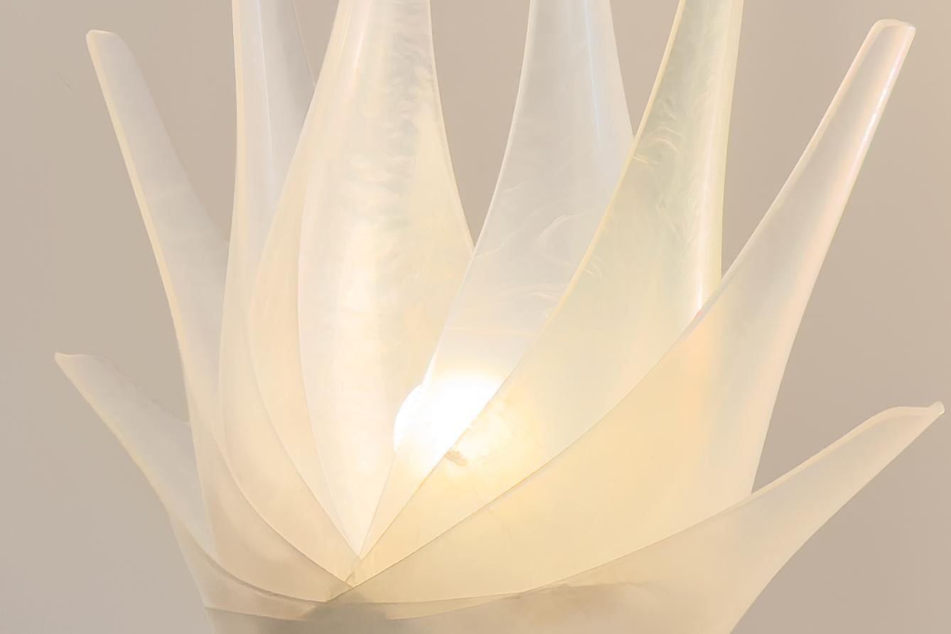 20ième siècle Maison Rougier - Paire de lampes de table en forme de fleur du 20e siècle en vente