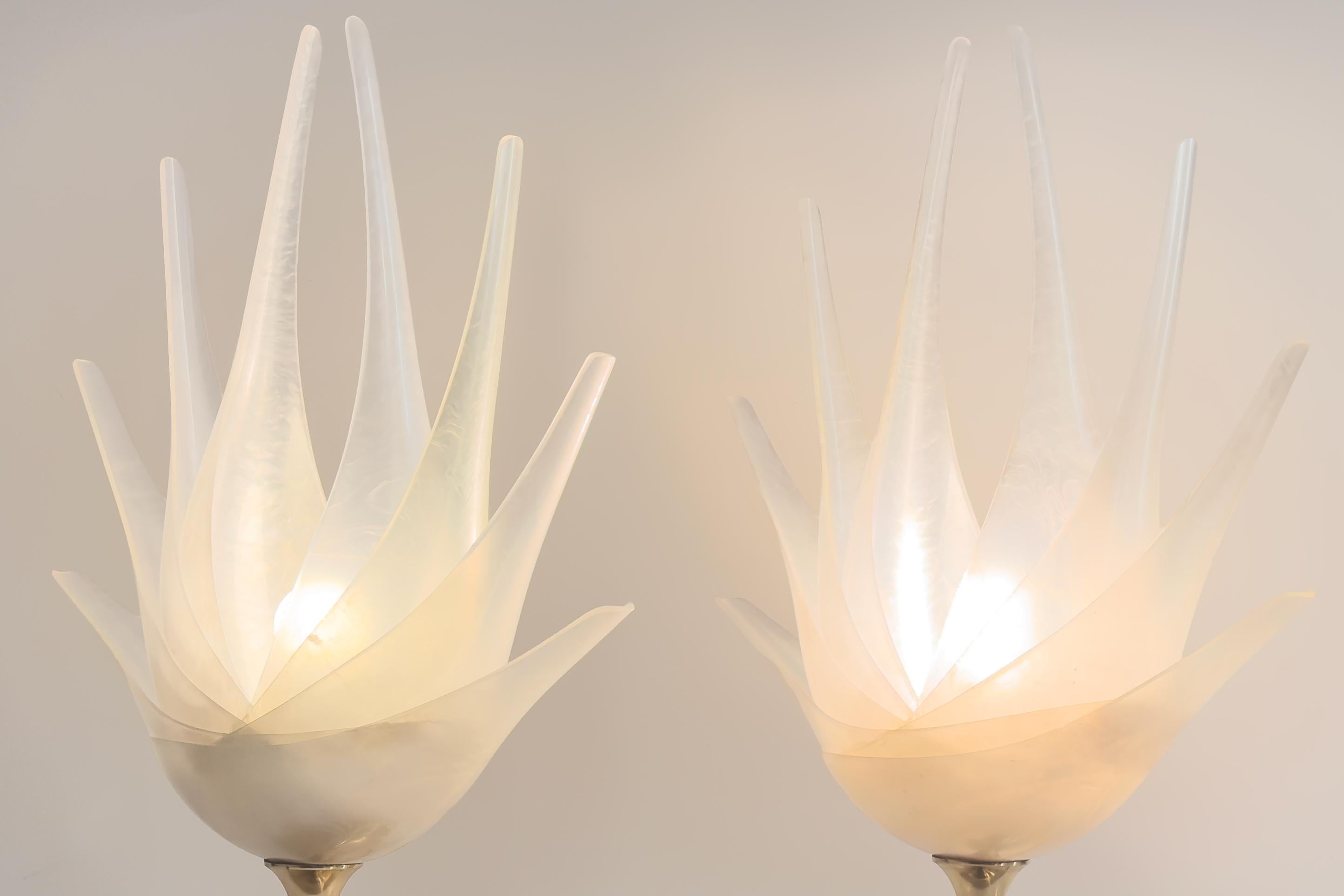 Maison Rougier - Paire de lampes de table en forme de fleur du 20e siècle en vente 1
