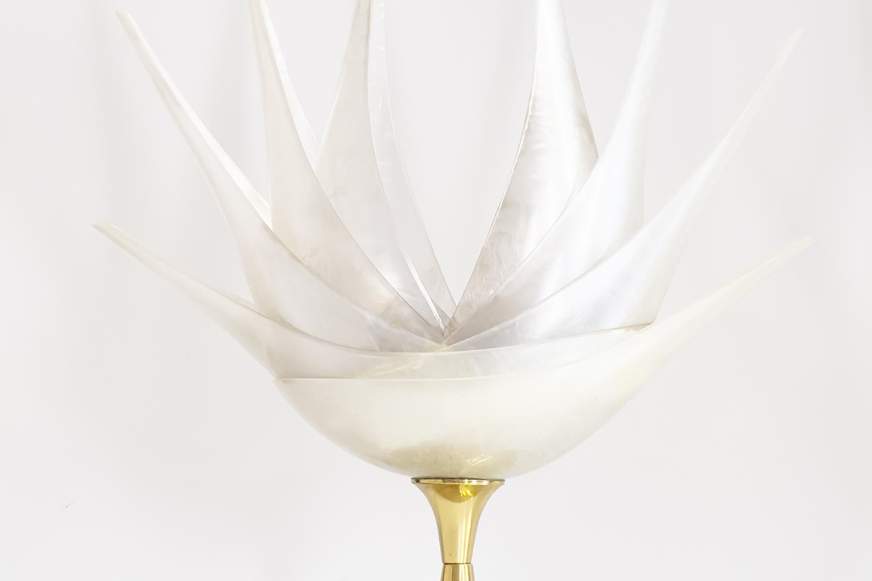 Maison Rougier - Paire de lampes de table en forme de fleur du 20e siècle en vente 4