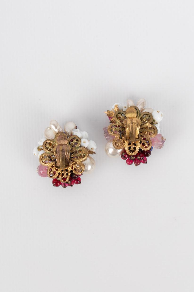 Rousselet - Golden metal earrings with multicolored glass paste and costume pearls.

Additional information:
Condition: Very good condition
Dimensions: Height: 3 cm

Seller Reference: BO161