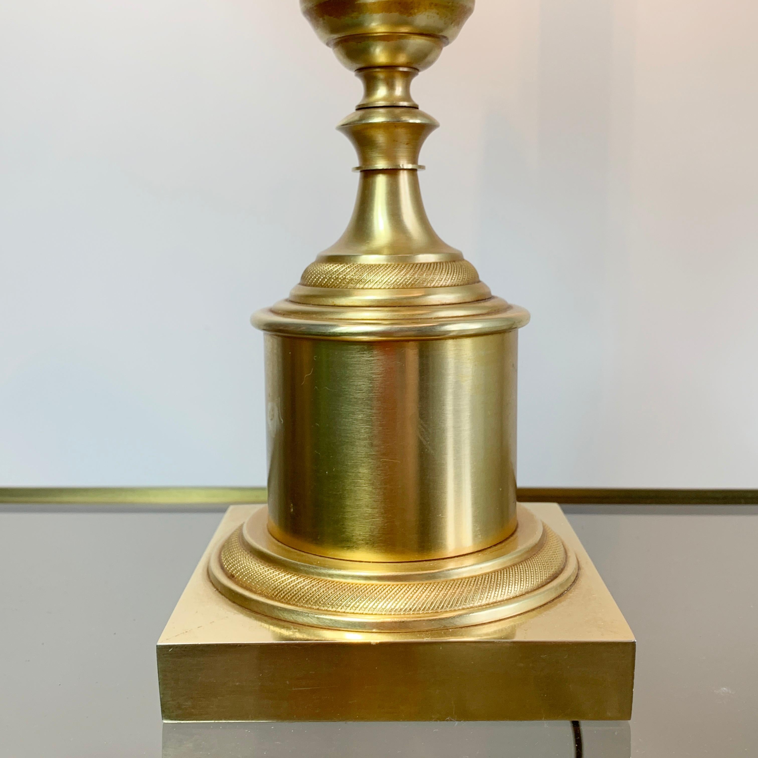 Exceptionnelle lampe de S.A. Boulanger, des frondes dorées dépassent du grand 