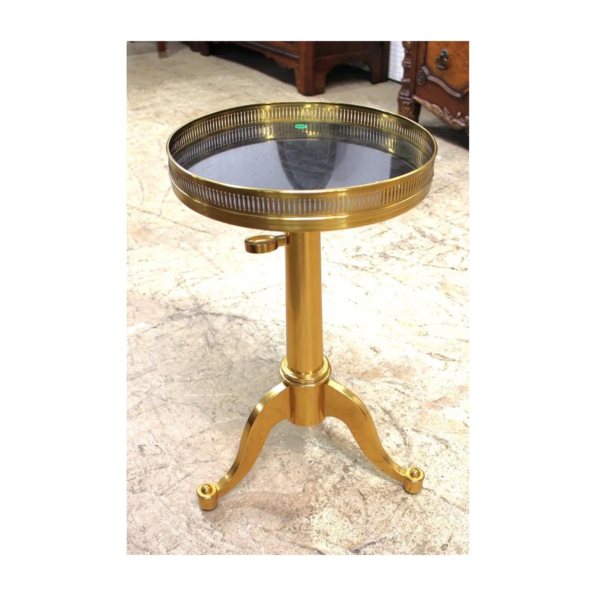 Provincial français Table télescopique en laiton de la Maison Toulouse en vente