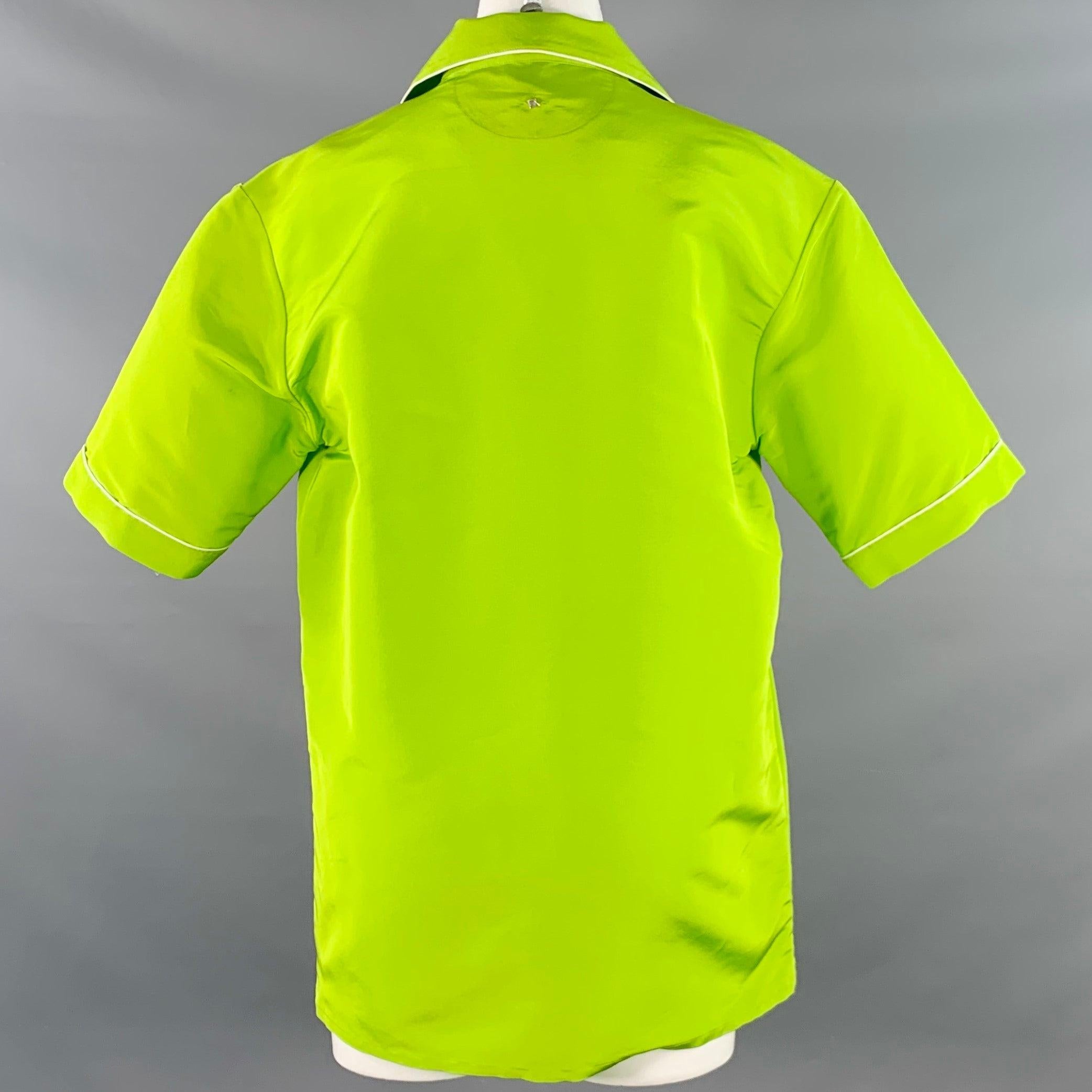 Jaune MAISON VALENTINO 2022 Size S Neon Green White Silk One Pocket Oversized Camp Shirt en vente