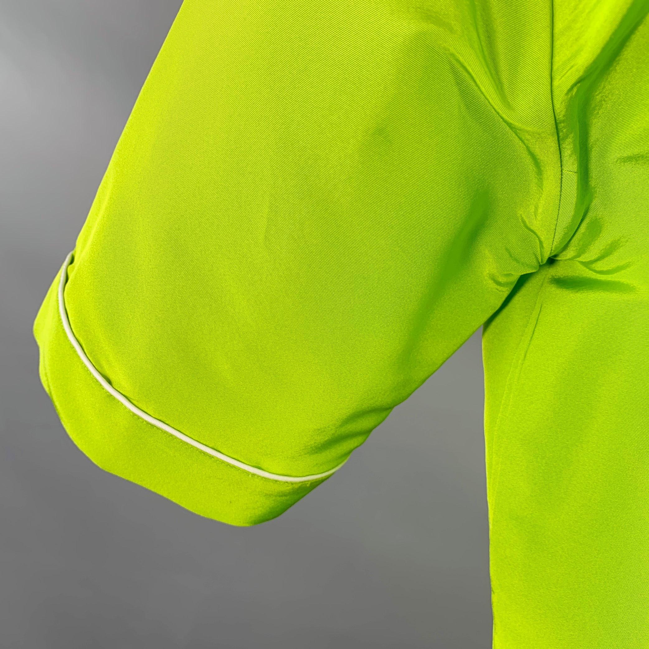 MAISON VALENTINO 2022 Size S Neon Green White Silk One Pocket Oversized Camp Shirt Bon état - En vente à San Francisco, CA