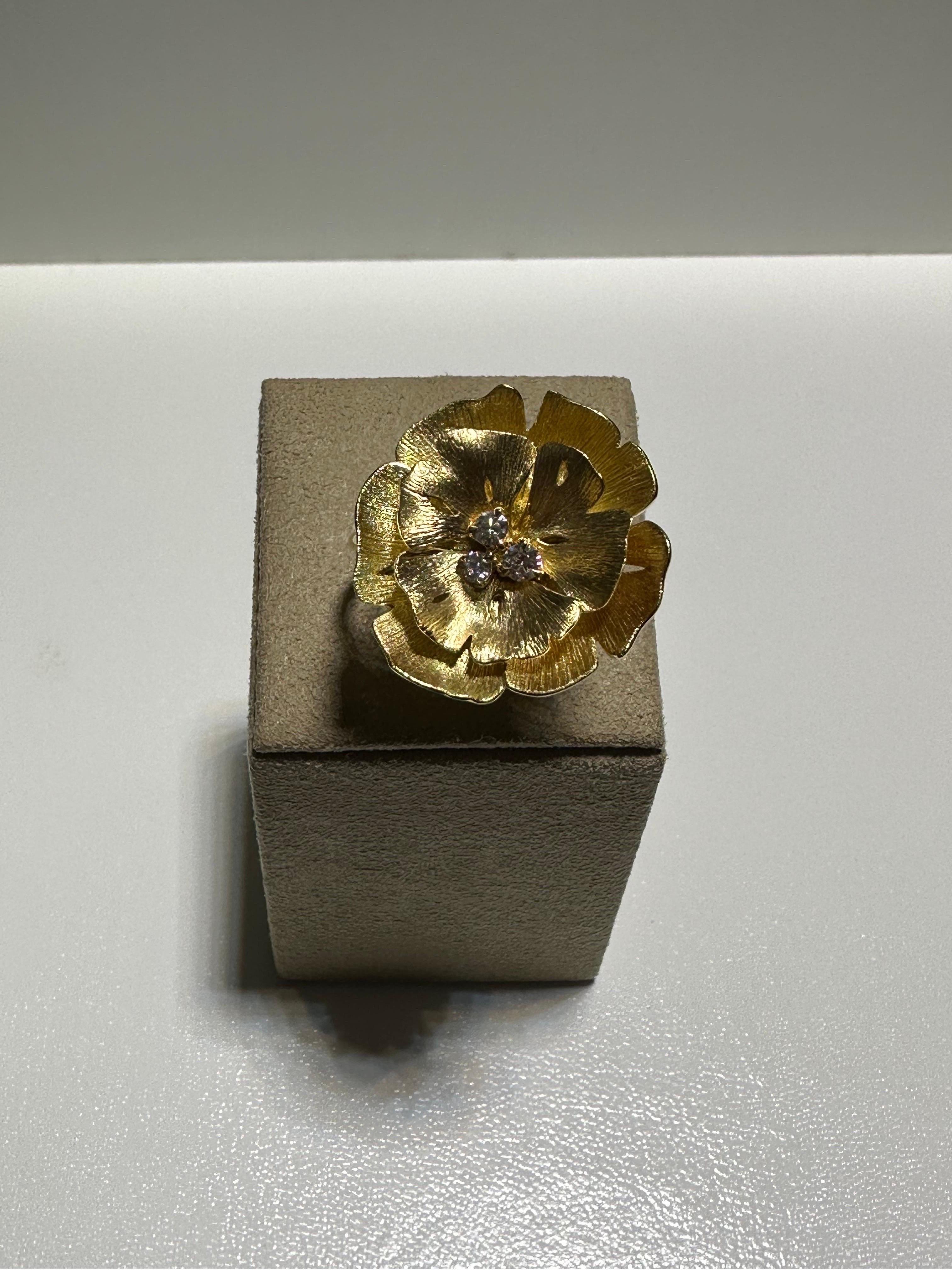 Brand new ring made the French jewelry house Vever. The ring is made of 18 kt yellowgold and has 3 labgrown diamonds (0.23 ct). 

The starts in 1821 in Metz, France, when Pierre-Paul Vever opens his first silversmith & jewelry workshop. In the