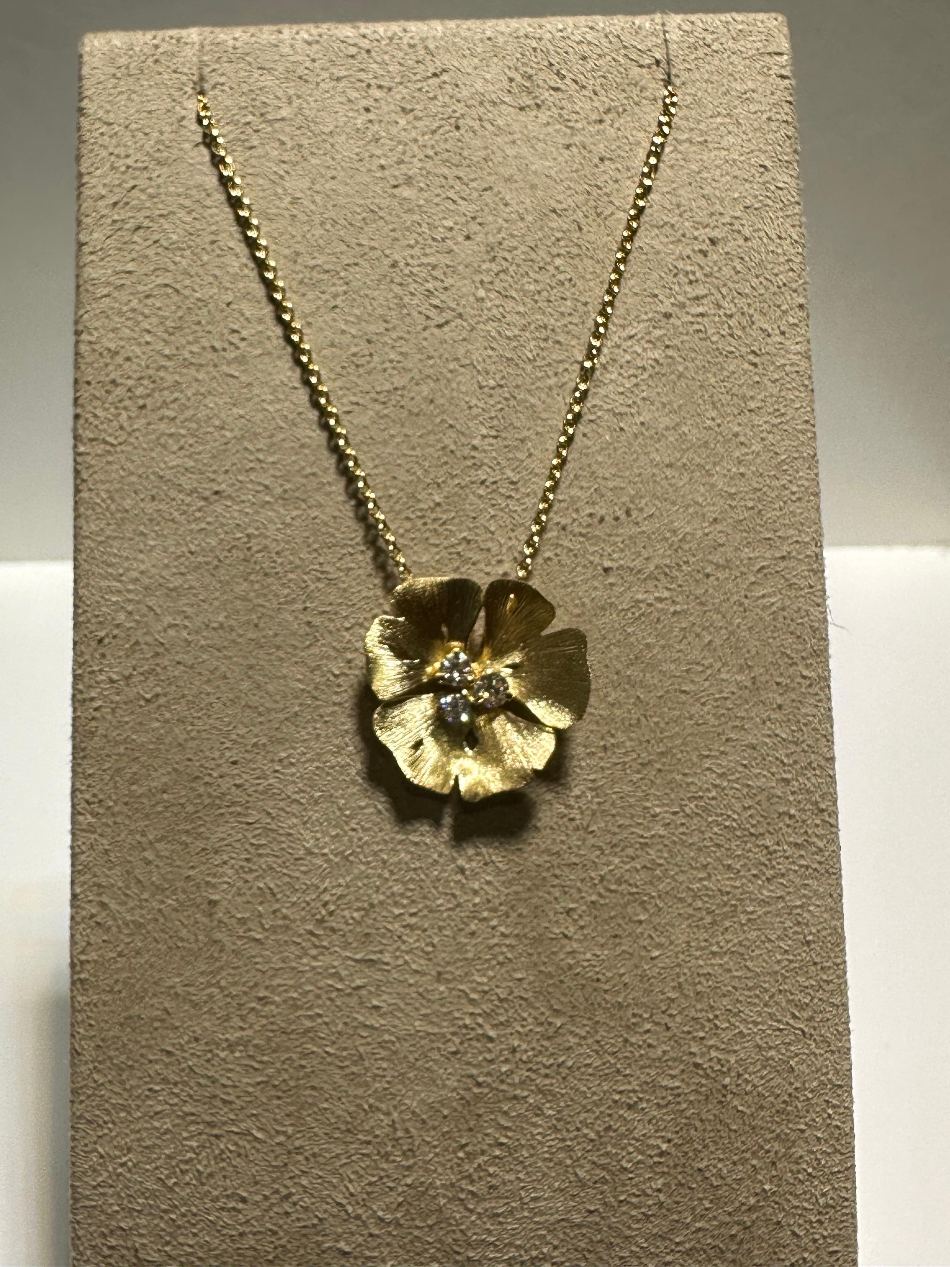 Brand new necklace made the French jewelry house Vever. The necklace is made of 18 kt yellowgold and has 3 labgrown diamonds (0.23 ct). Necklace 45 cm with two extra adjustments on 42 and 40 cm.

The starts in 1821 in Metz, France, when Pierre-Paul