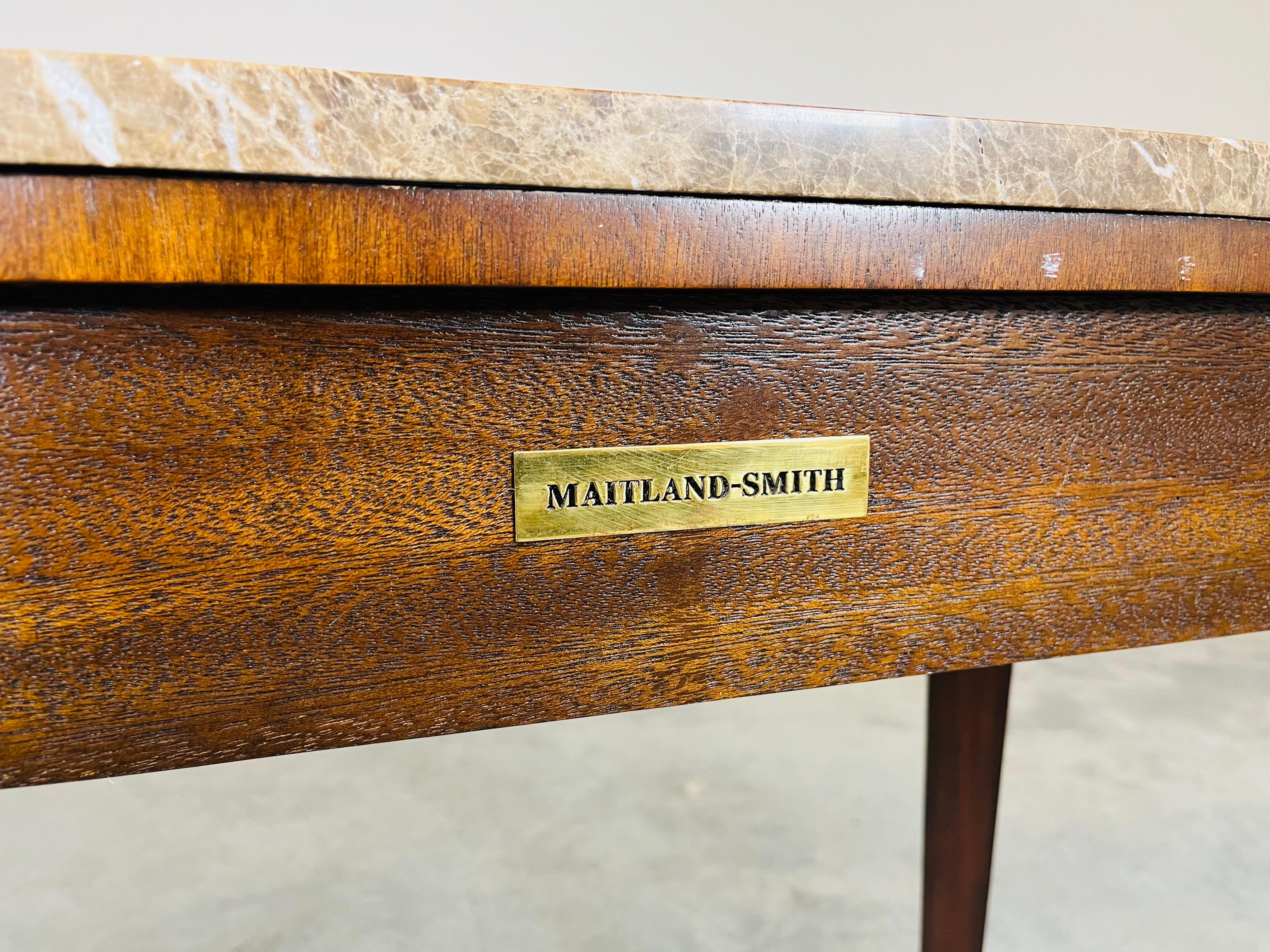 Granit Console Demi-lune incrustée de style Maitland Smith Adam en vente