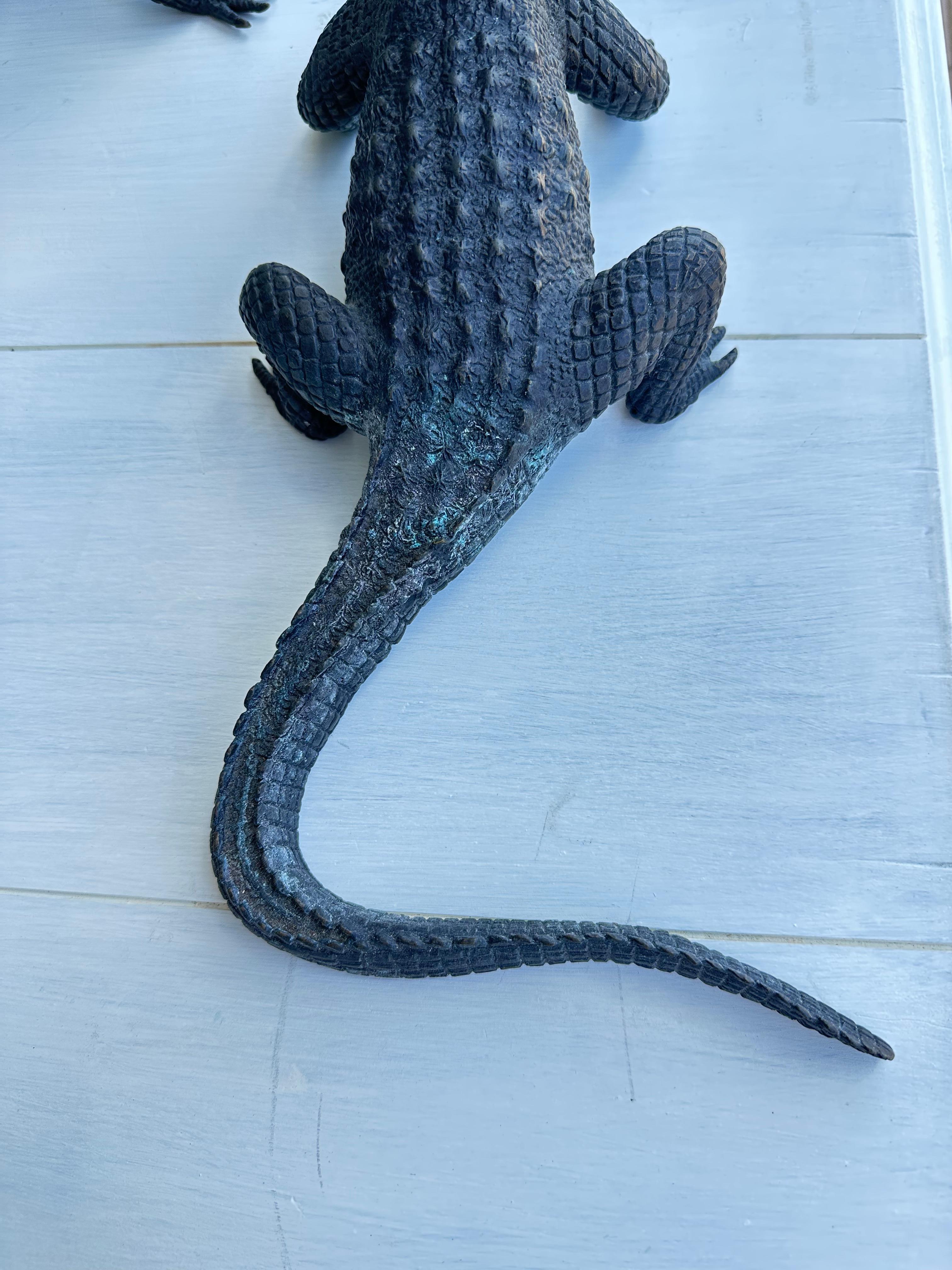 Maitland Smith: Alligator-Kerzenständer (Keramik) im Angebot