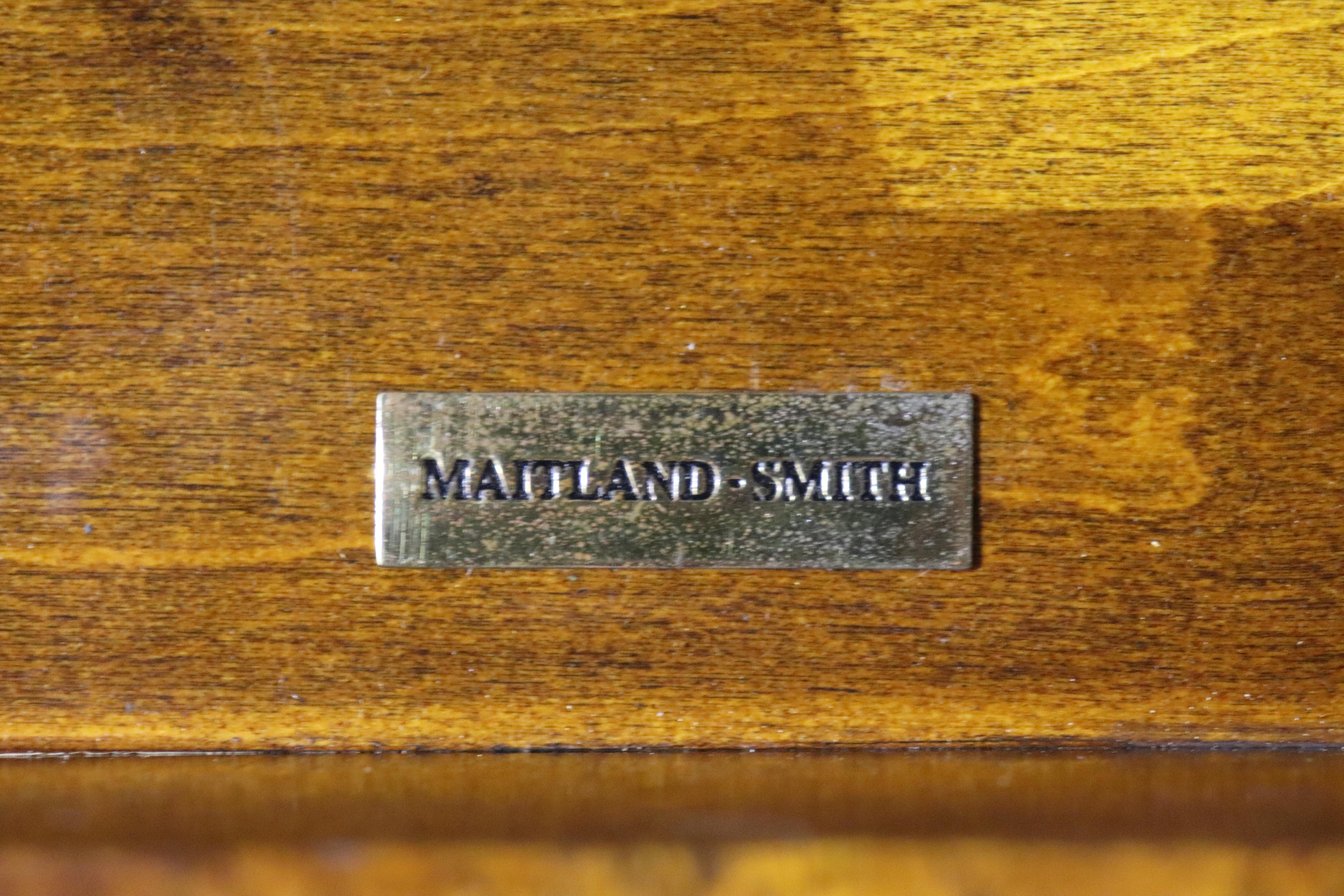 Maitland Smith Antiker ausziehbarer Endtisch (Leder) im Angebot