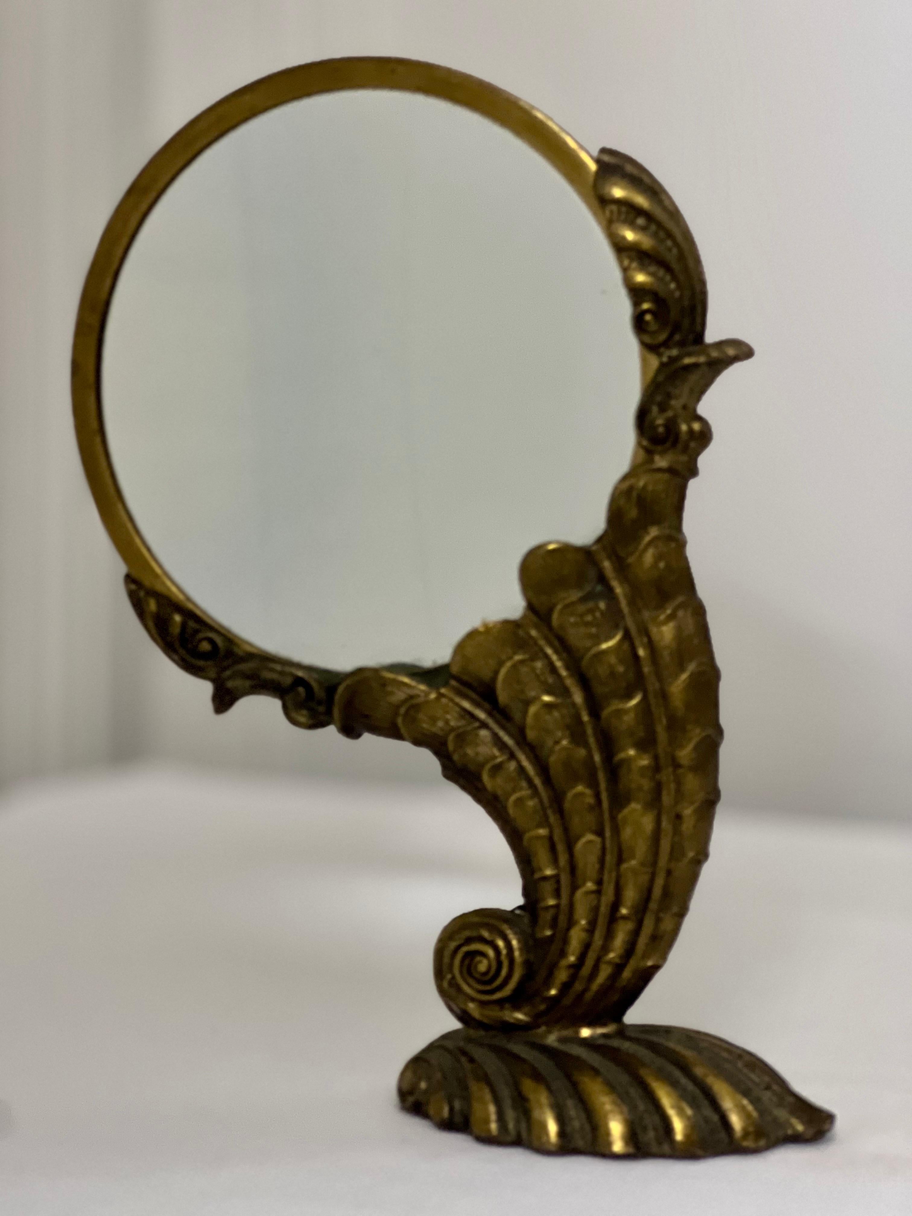 Maitland Smith Art Nouveau Style Large Standing Brass Nautilus Magnifying Glass In Good Condition For Sale In Doylestown, PA