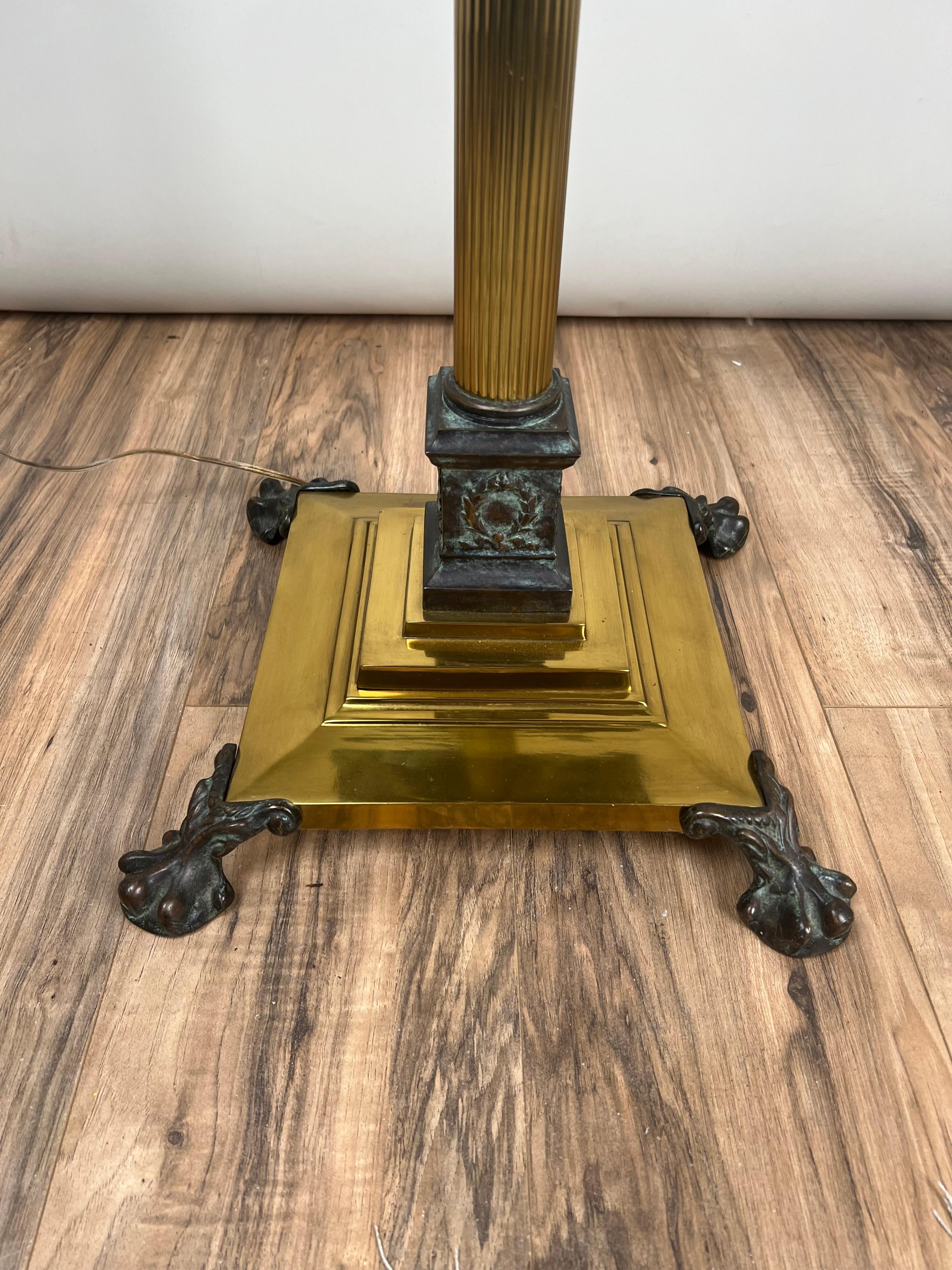 Lampadaire en laiton et bronze avec abat-jour en cuir, style Arts & Crafts, Maitland Smith en vente 3