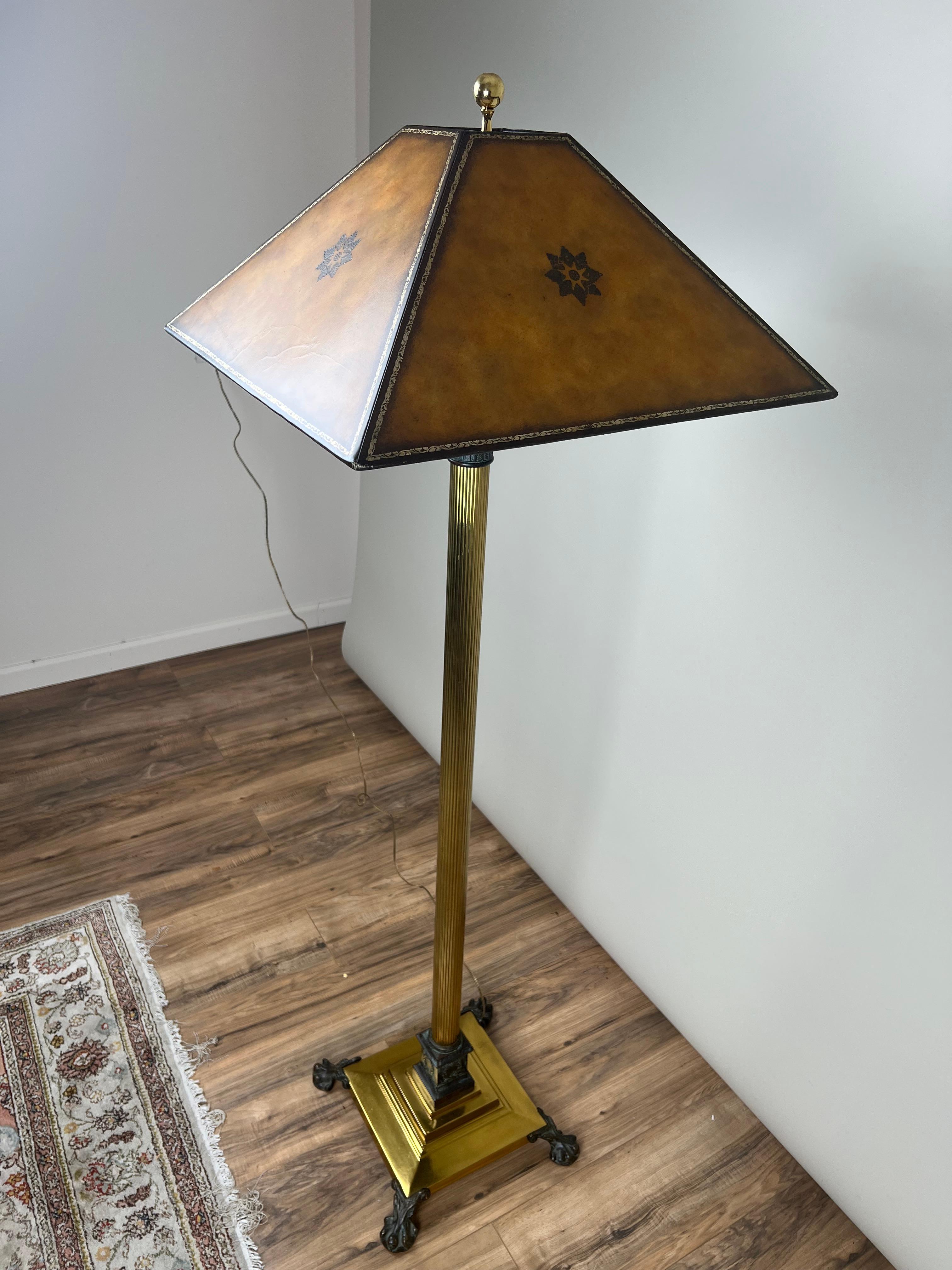Lampadaire en laiton et bronze avec abat-jour en cuir, style Arts & Crafts, Maitland Smith en vente 5