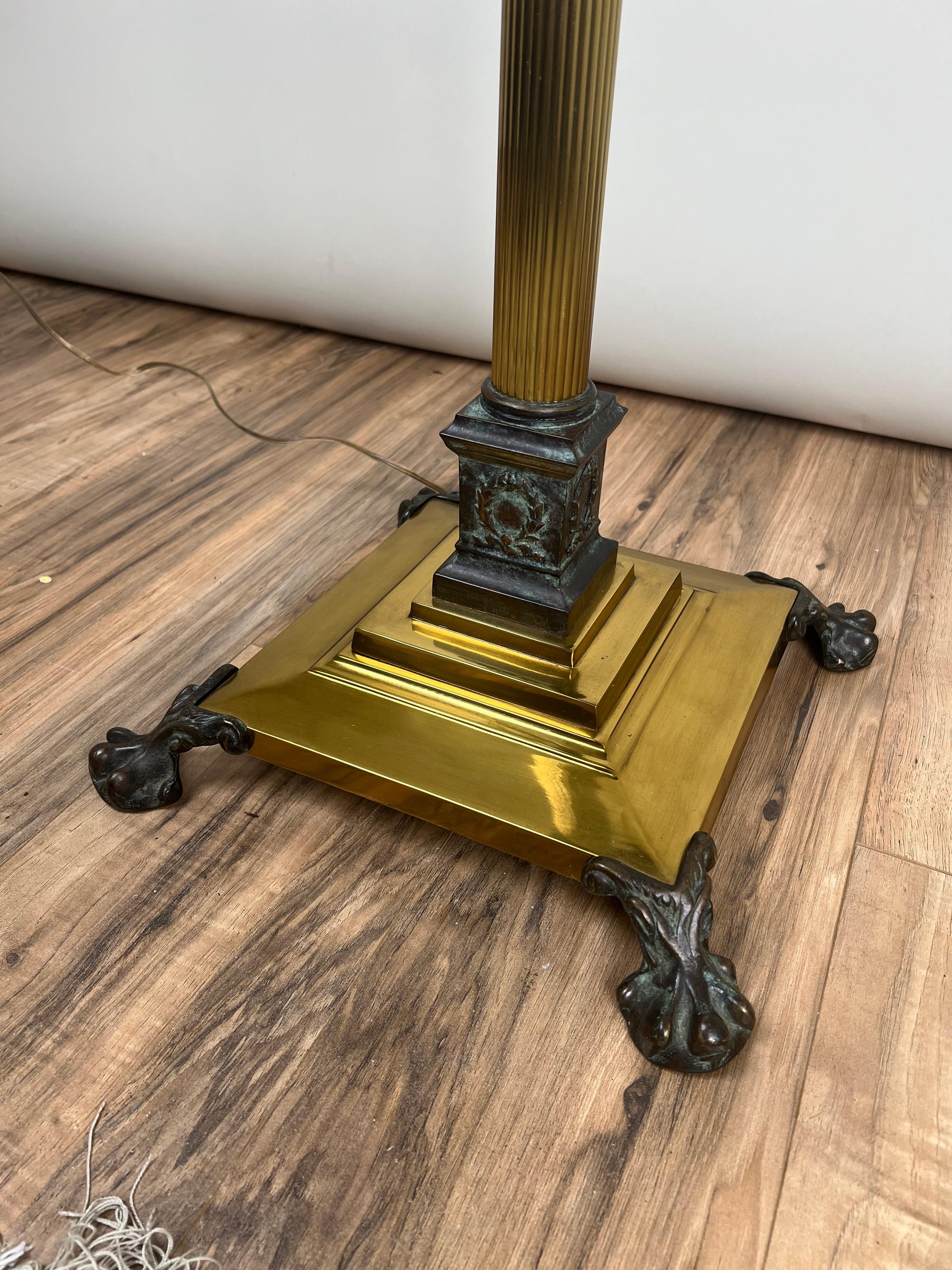 Lampadaire en laiton et bronze avec abat-jour en cuir, style Arts & Crafts, Maitland Smith en vente 2