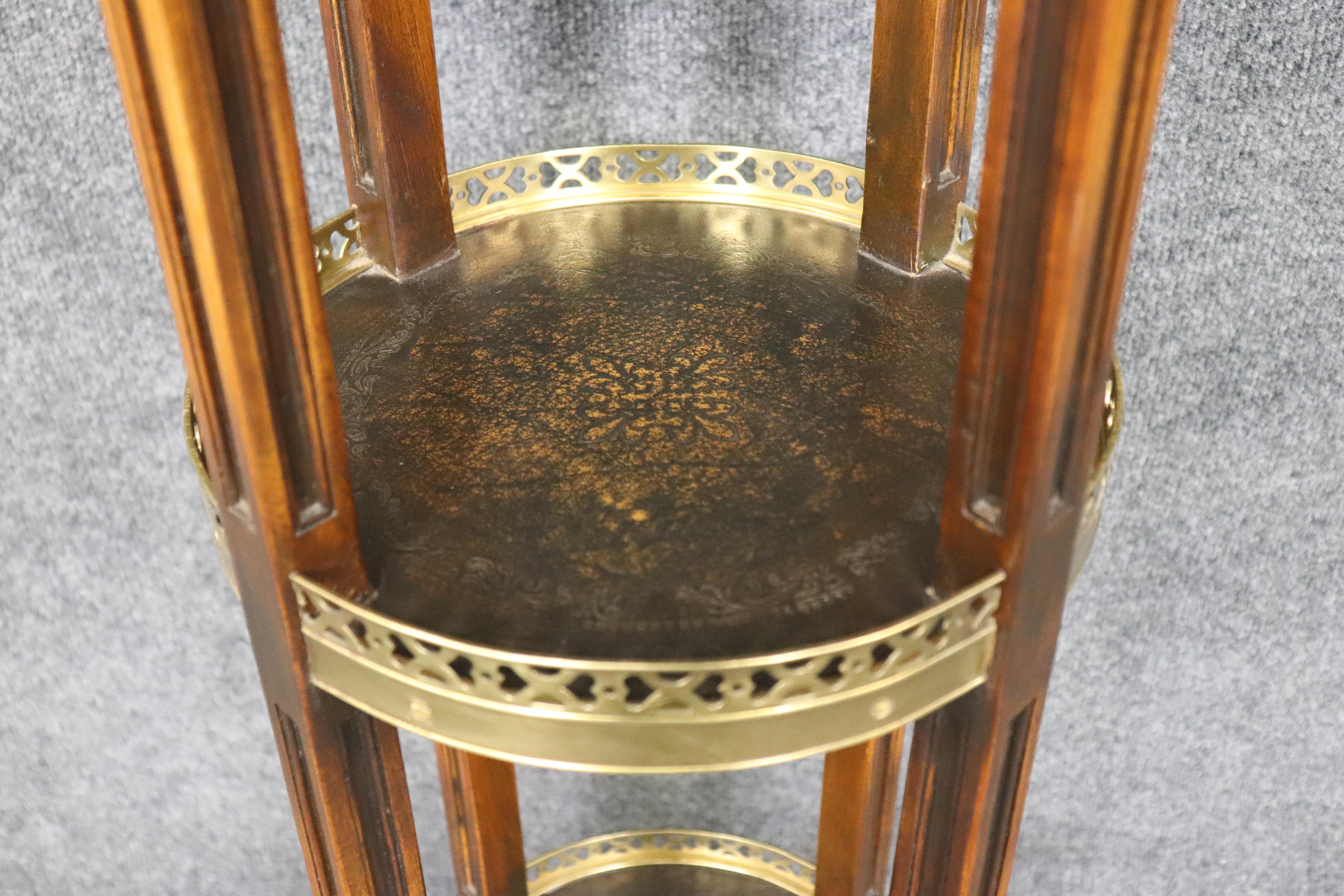 Maitland Smith zugeschrieben Geprägtes Leder Messing Mahagoni Pflanzenständer Pedestal im Angebot 5
