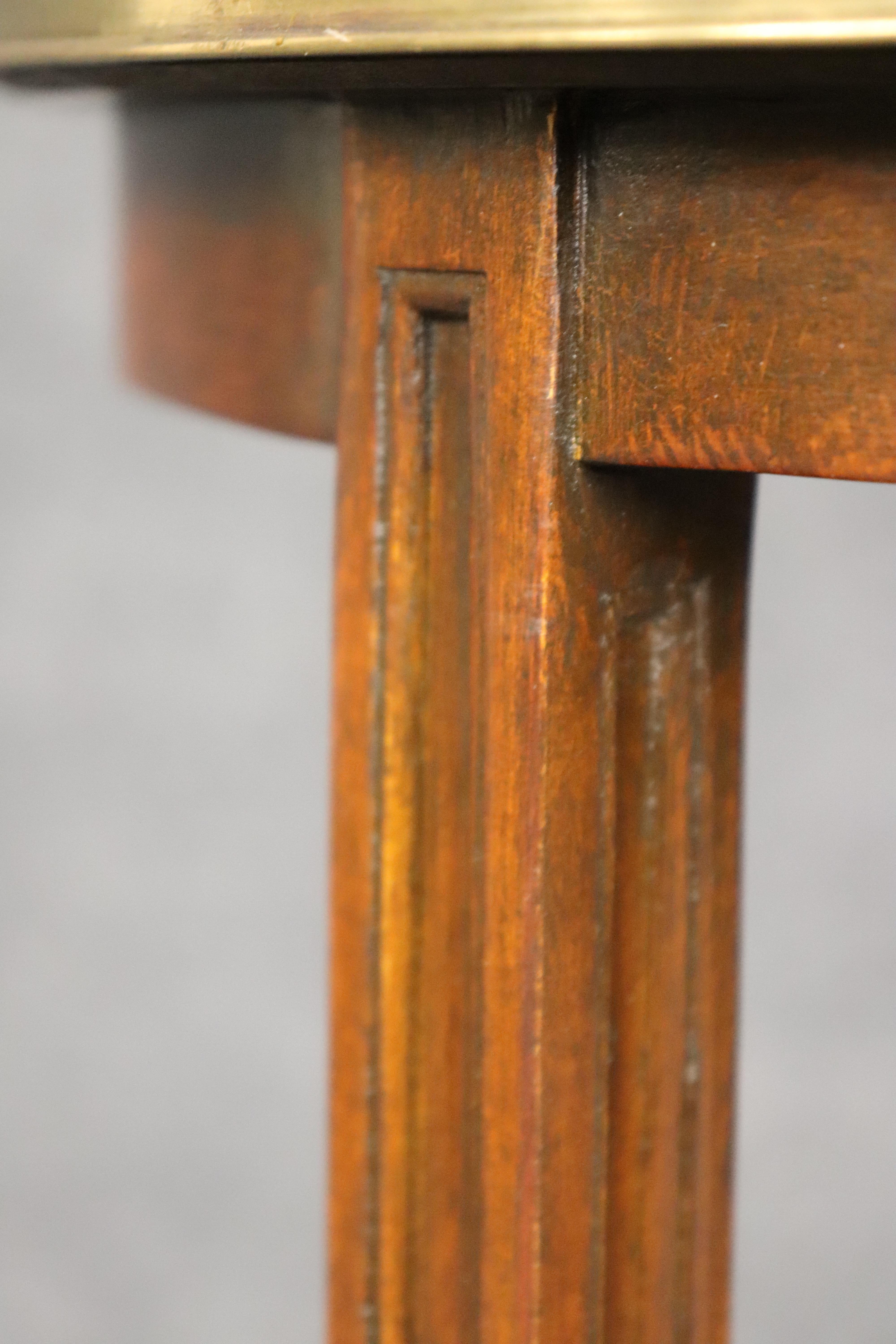 Maitland Smith zugeschrieben Geprägtes Leder Messing Mahagoni Pflanzenständer Pedestal im Angebot 3