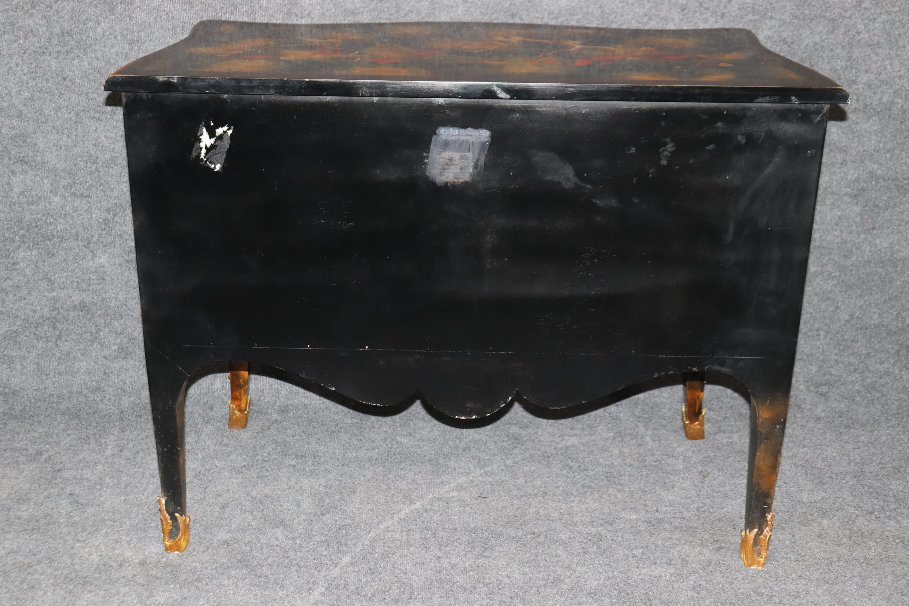Maitland Smith Attributed Painted Chinoiserie Bombe Louis XV Style Commode  For Sale 10